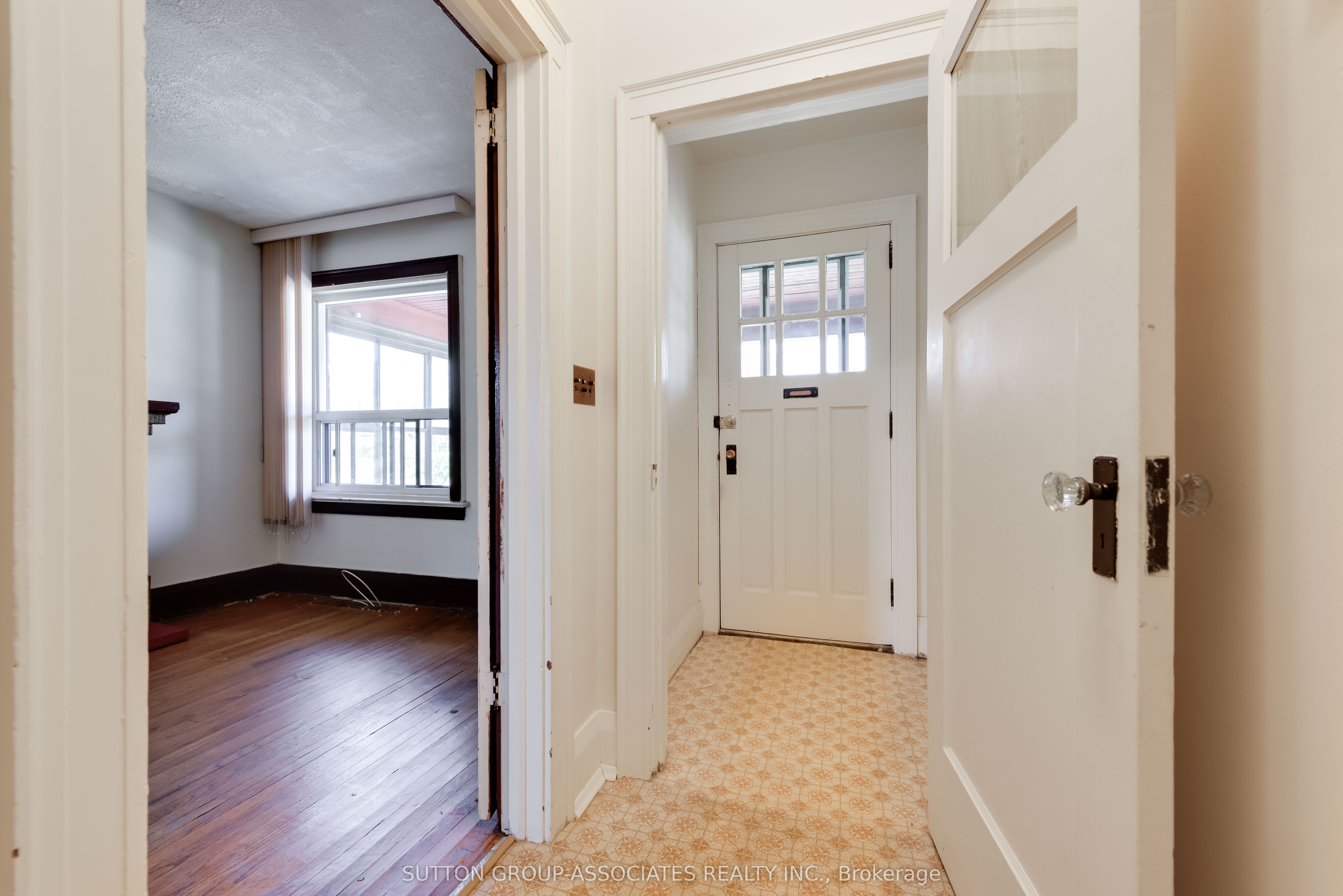 155 Earlsdale Avenue, Toronto, ON M6E 1L3 photo 3