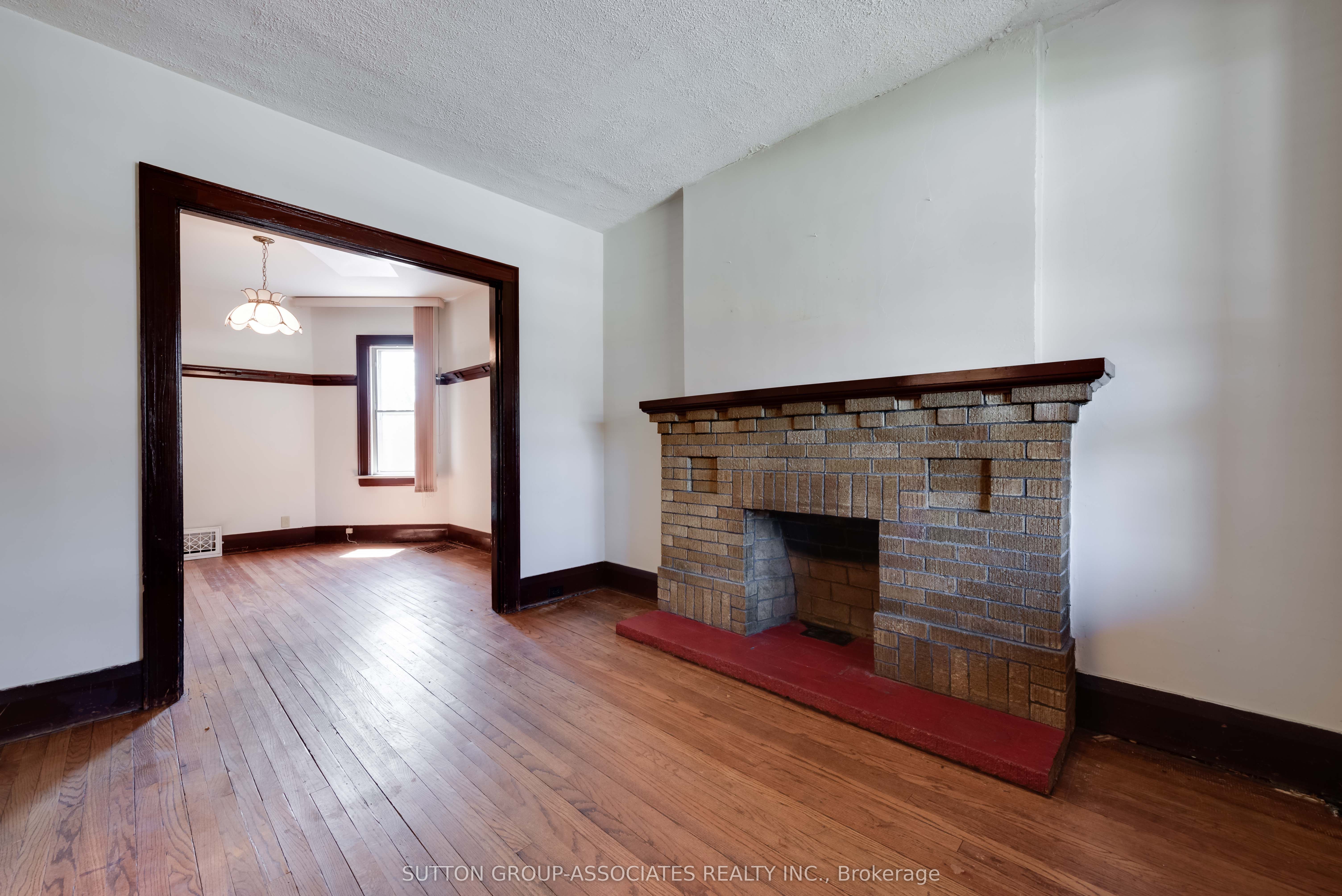 155 Earlsdale Avenue, Toronto, ON M6E 1L3 photo 4