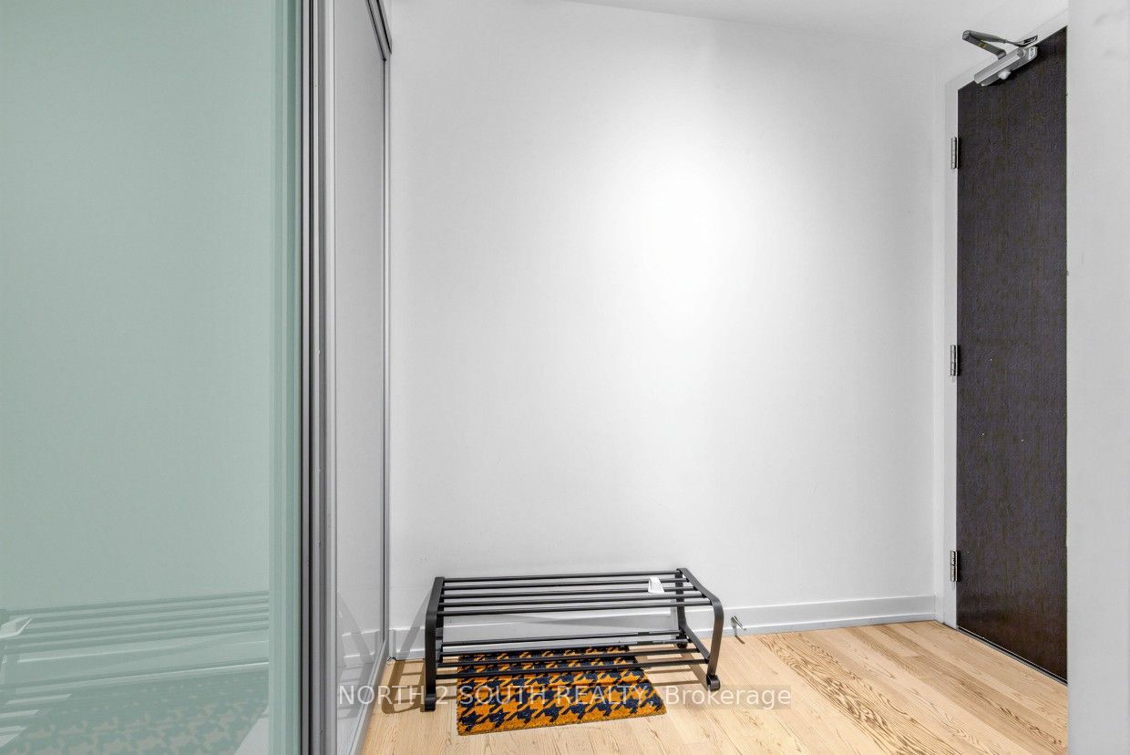 95 Bathurst Street 225, Toronto, ON M5V 0H7 photo 2