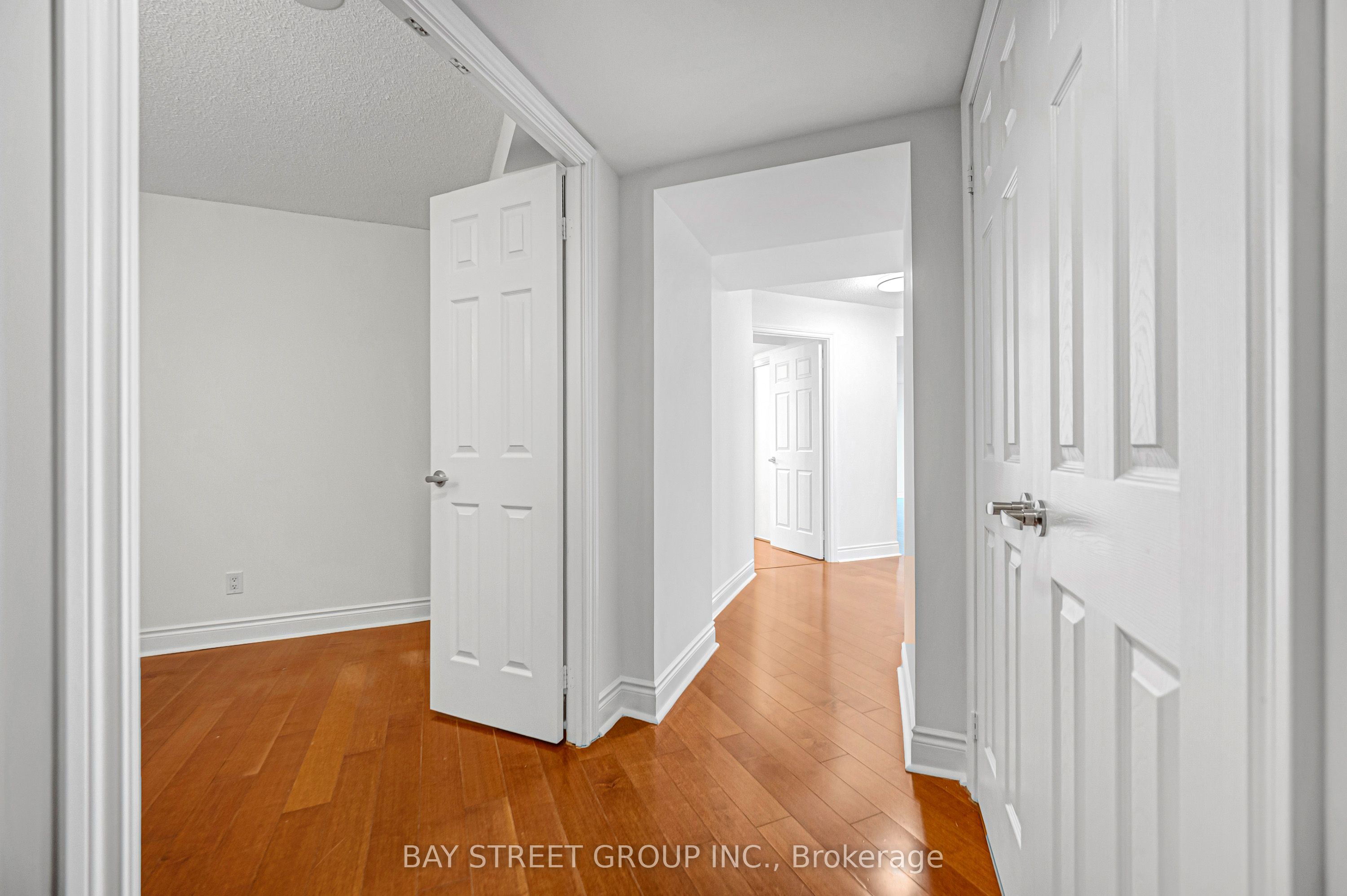 763 Bay Street 4105, Toronto, ON M5G 2R3 photo 4