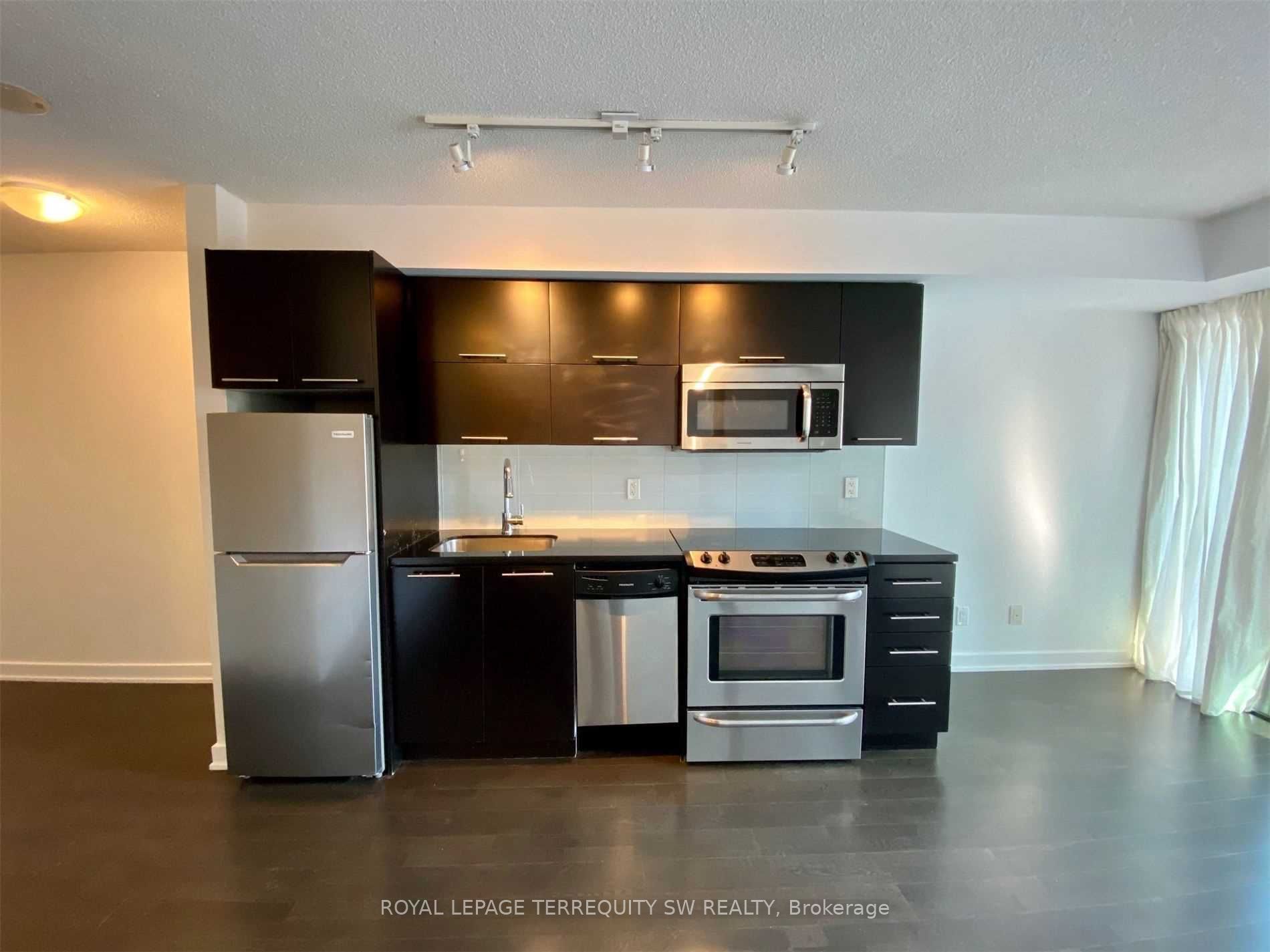 126 Simcoe Street 613, Toronto, ON M5H 4E6 photo 4