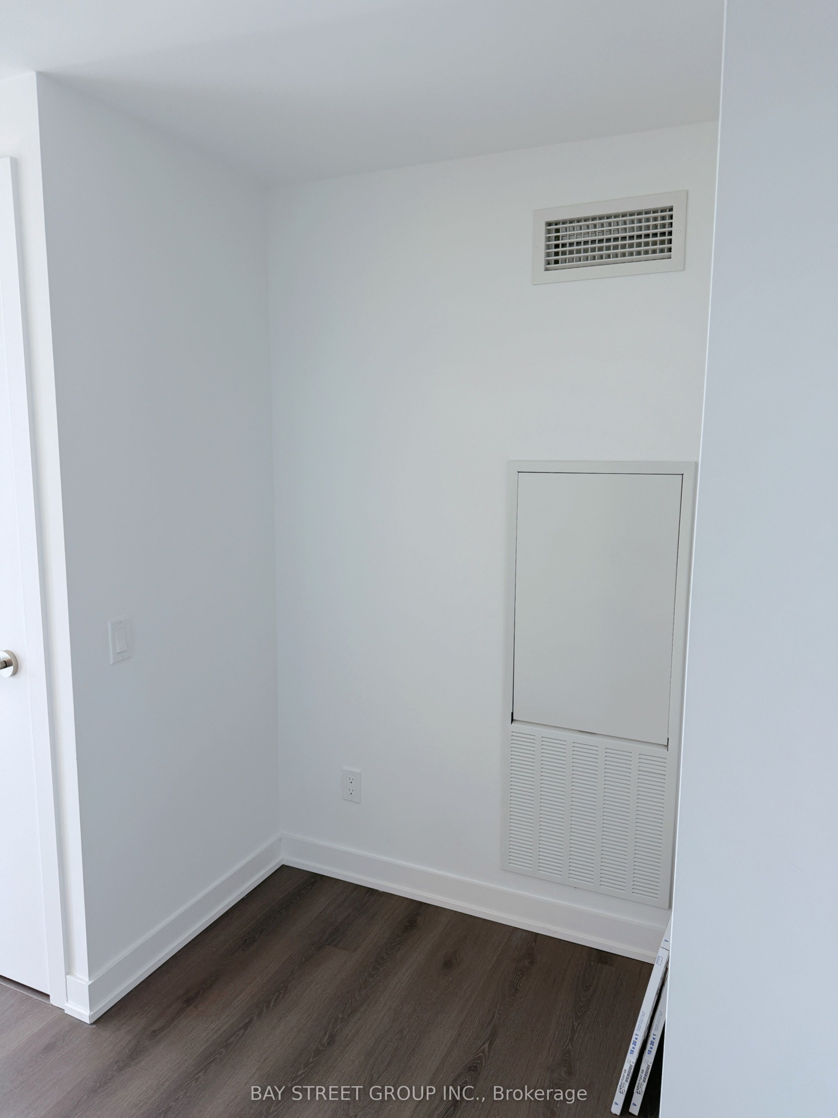 8 Wellesley Street W 4012, Toronto, ON M4Y 0J5 photo 5