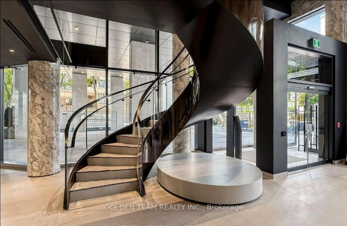 91 Montclair Avenue 1701, Toronto, ON M5P 0B1 photo 4