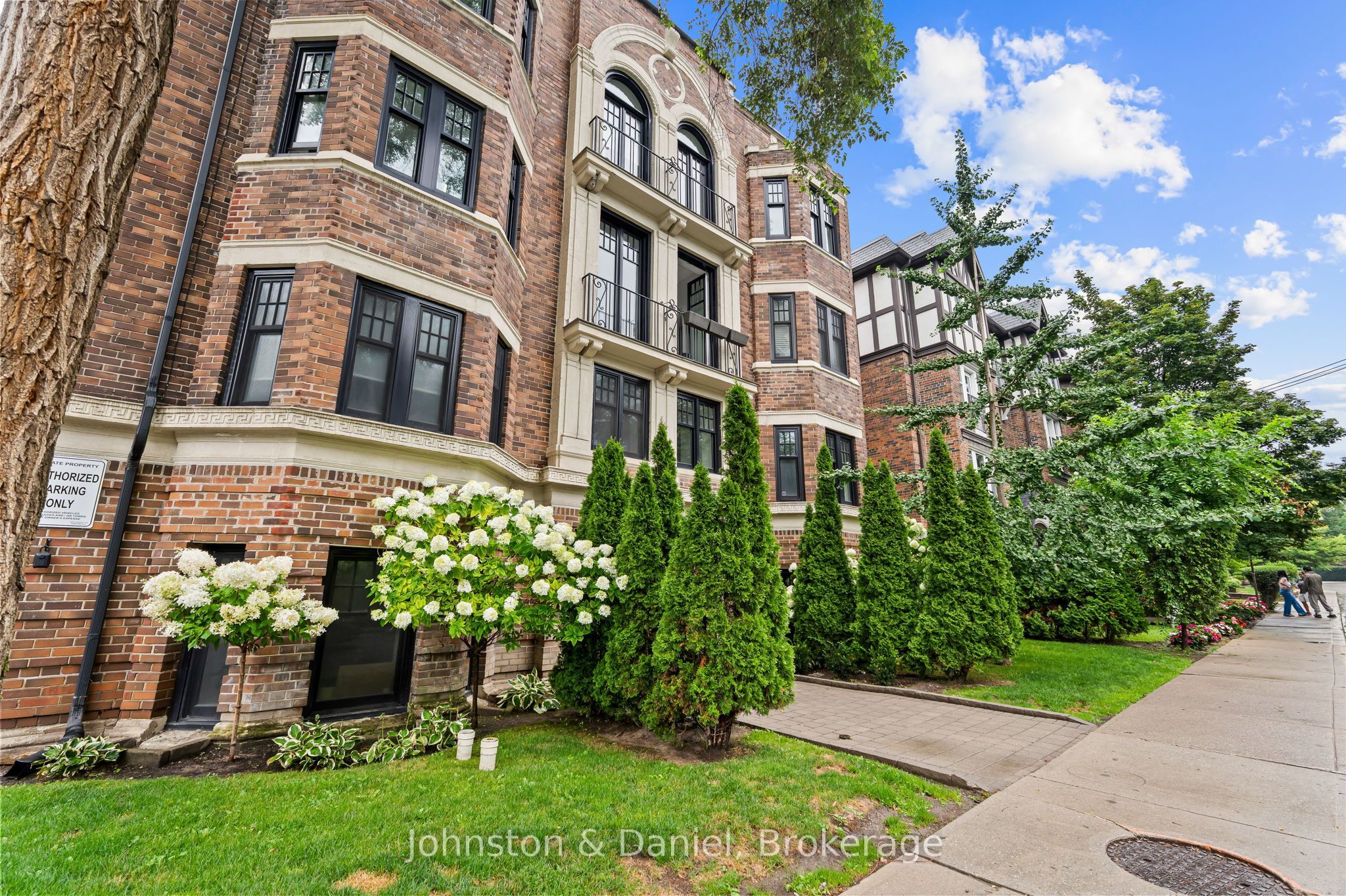 314 Lonsdale Road 4, Toronto, ON M4V 1X4