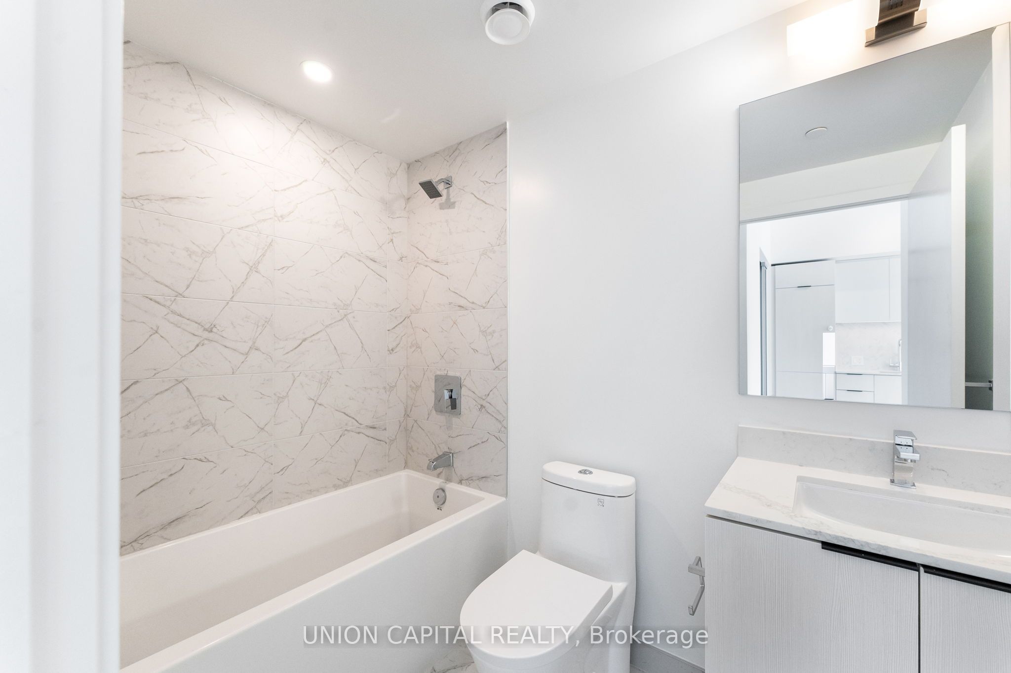 82 Dalhousie Street 3502, Toronto, ON M5B 0C5 photo 5