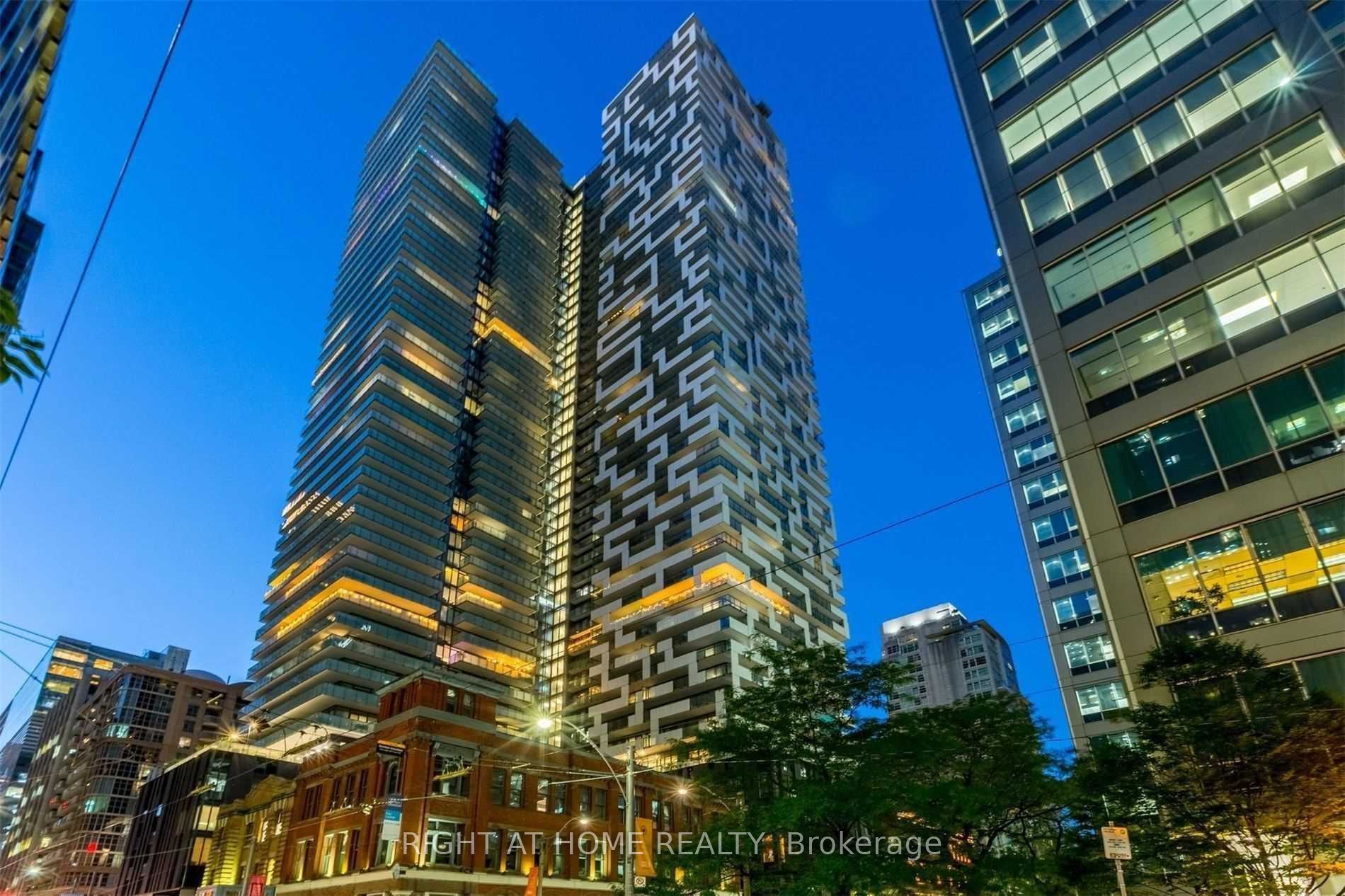 20 Lombard Street S 3803, Toronto, ON M5C 0A7 photo 2