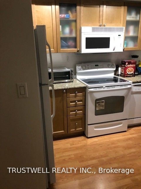 761 Bay Street 1504, Toronto, ON M5G 2R2