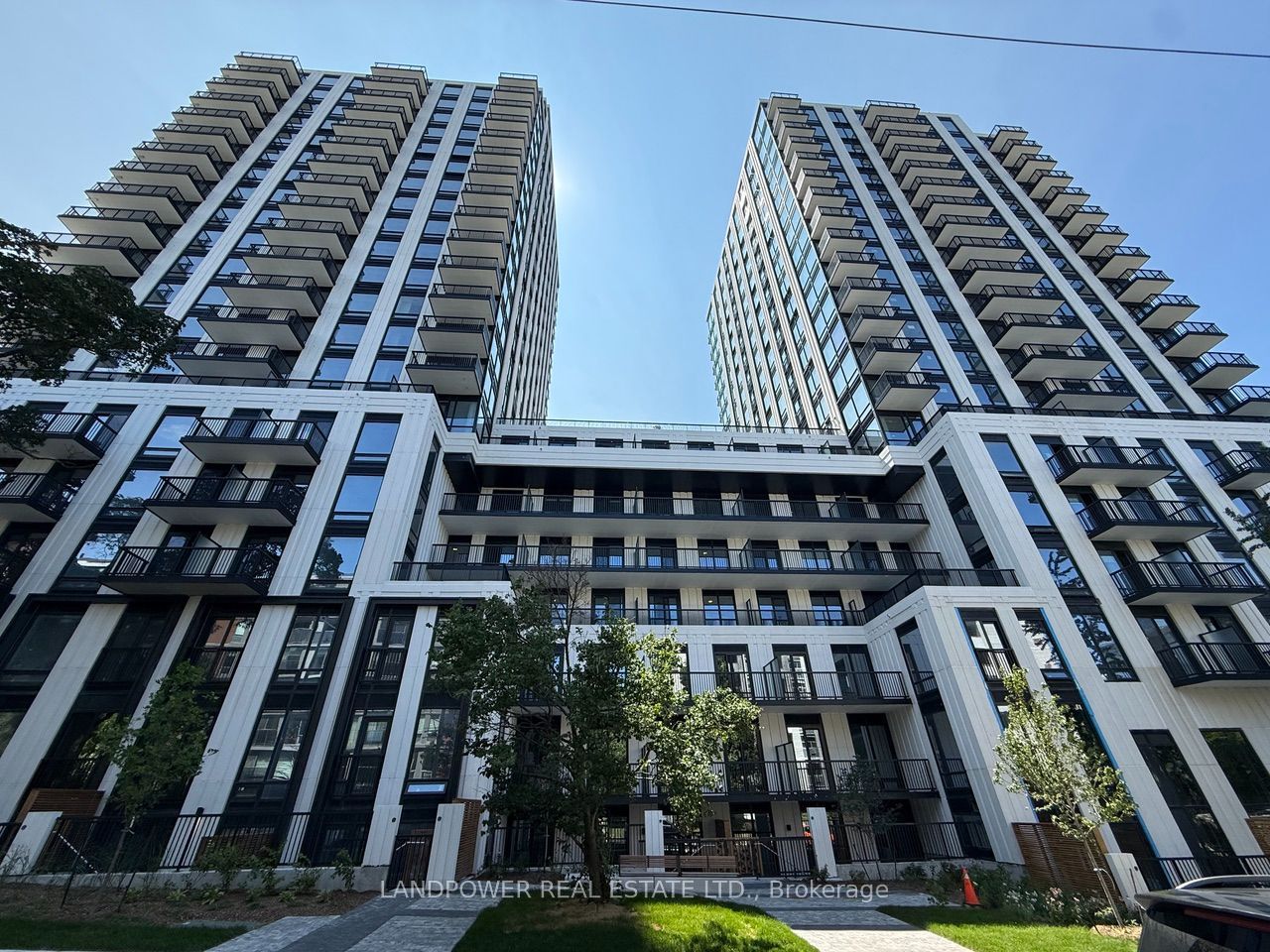 91 Montclair Avenue 719, Toronto, ON M5P 0B1