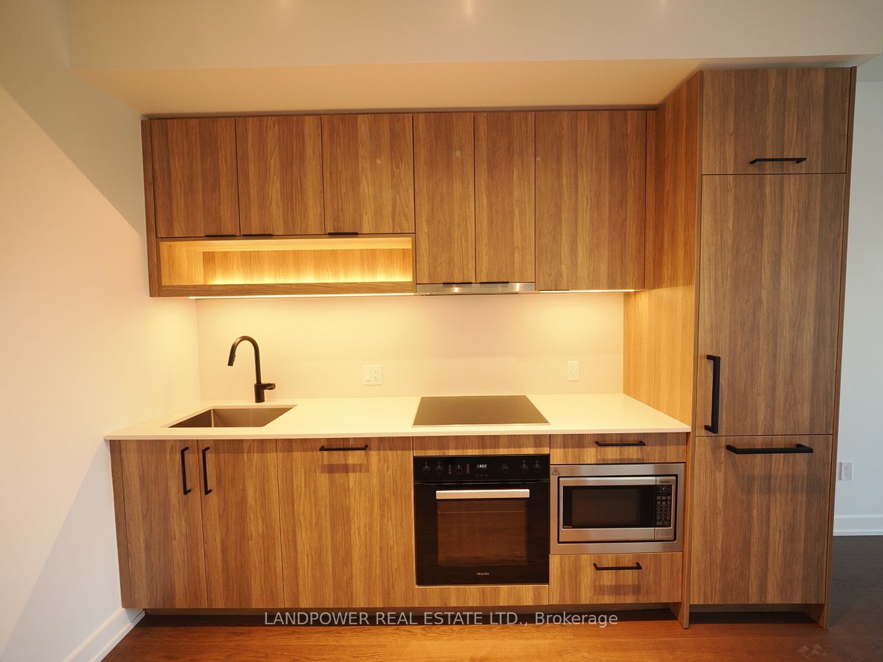 91 Montclair Avenue 719, Toronto, ON M5P 0B1 photo 4