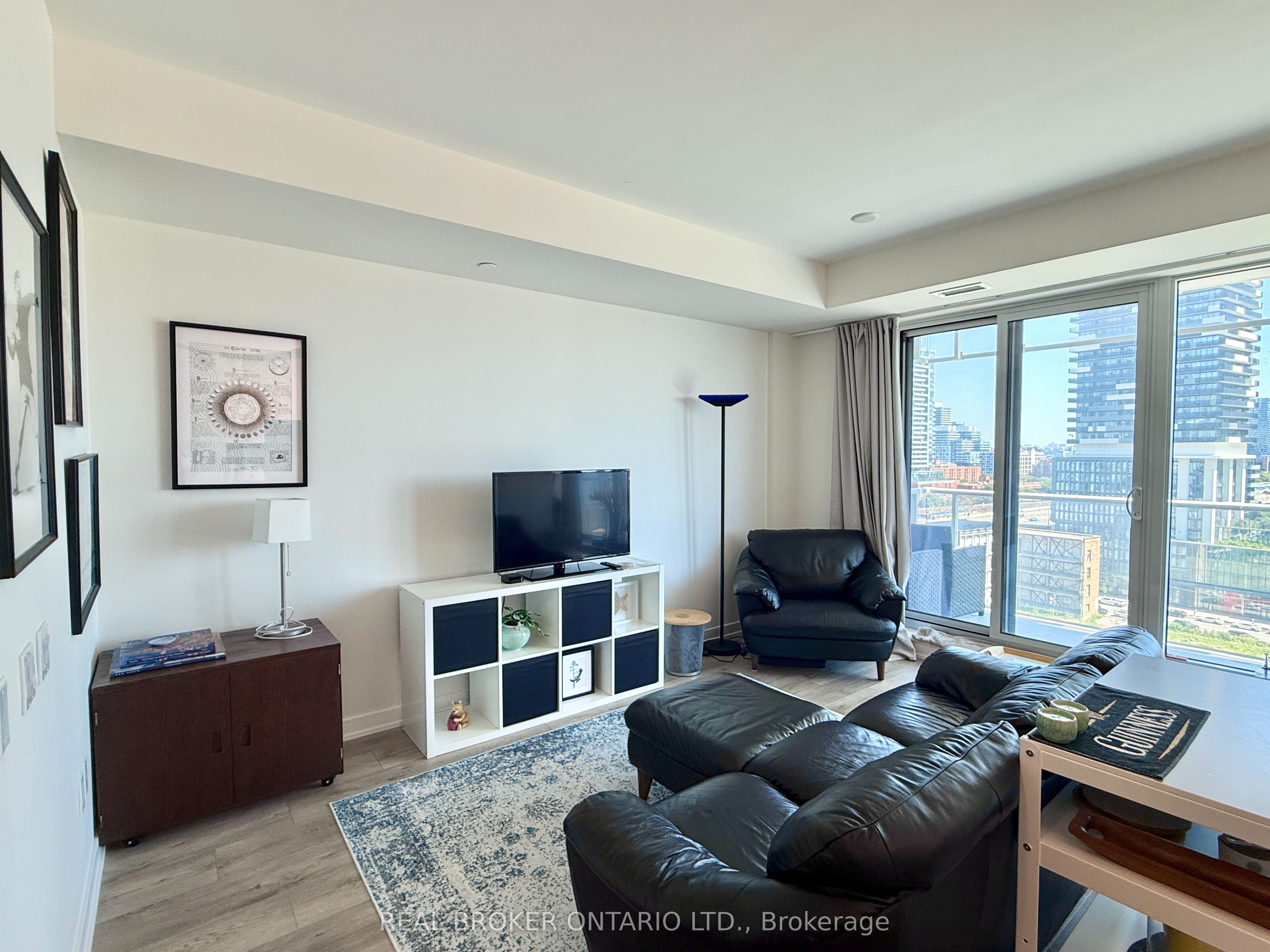 28 Freeland Street 1108, Toronto, ON M5E 0E3 photo 2