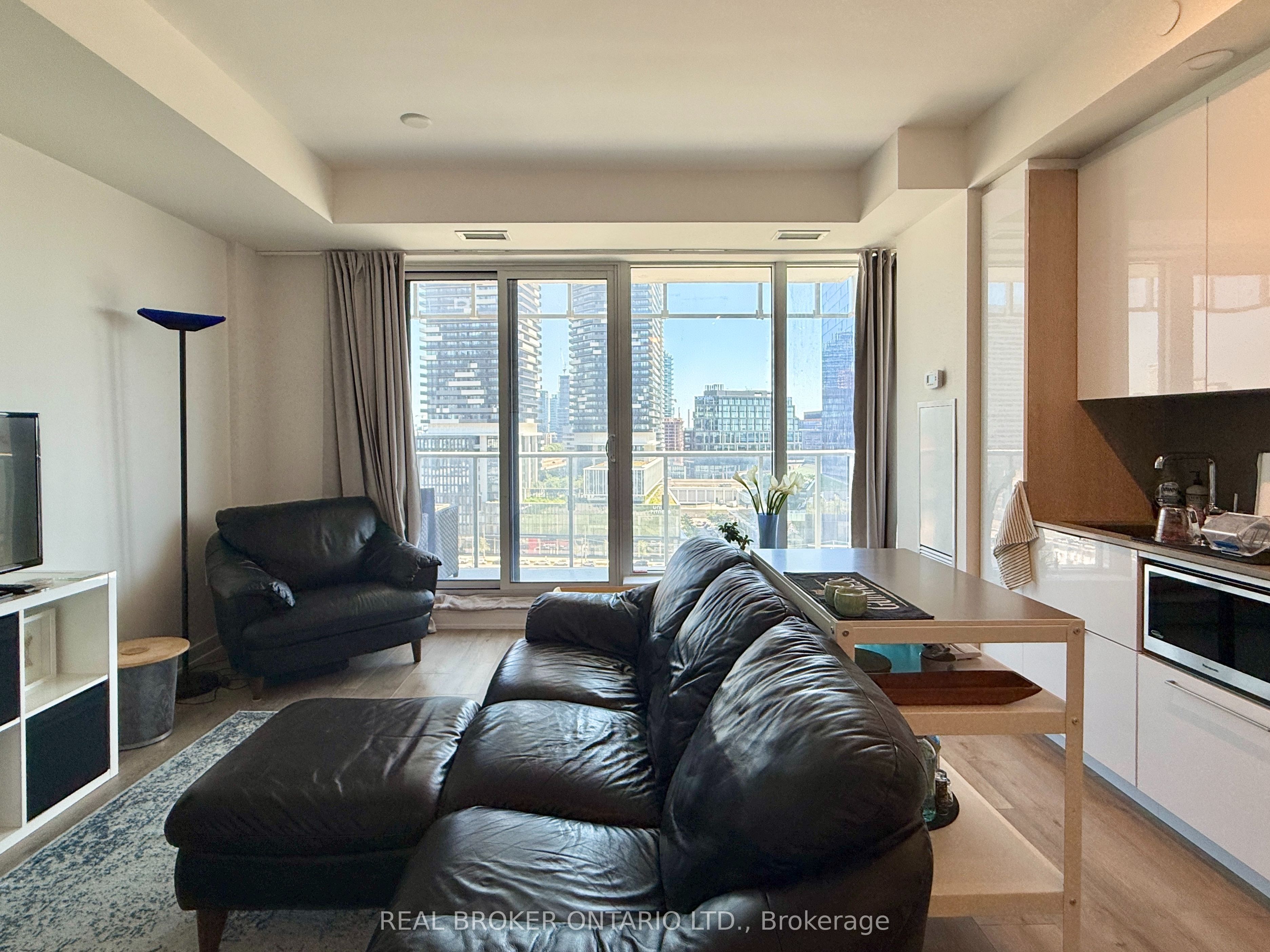 28 Freeland Street 1108, Toronto, ON M5E 0E3 photo 3