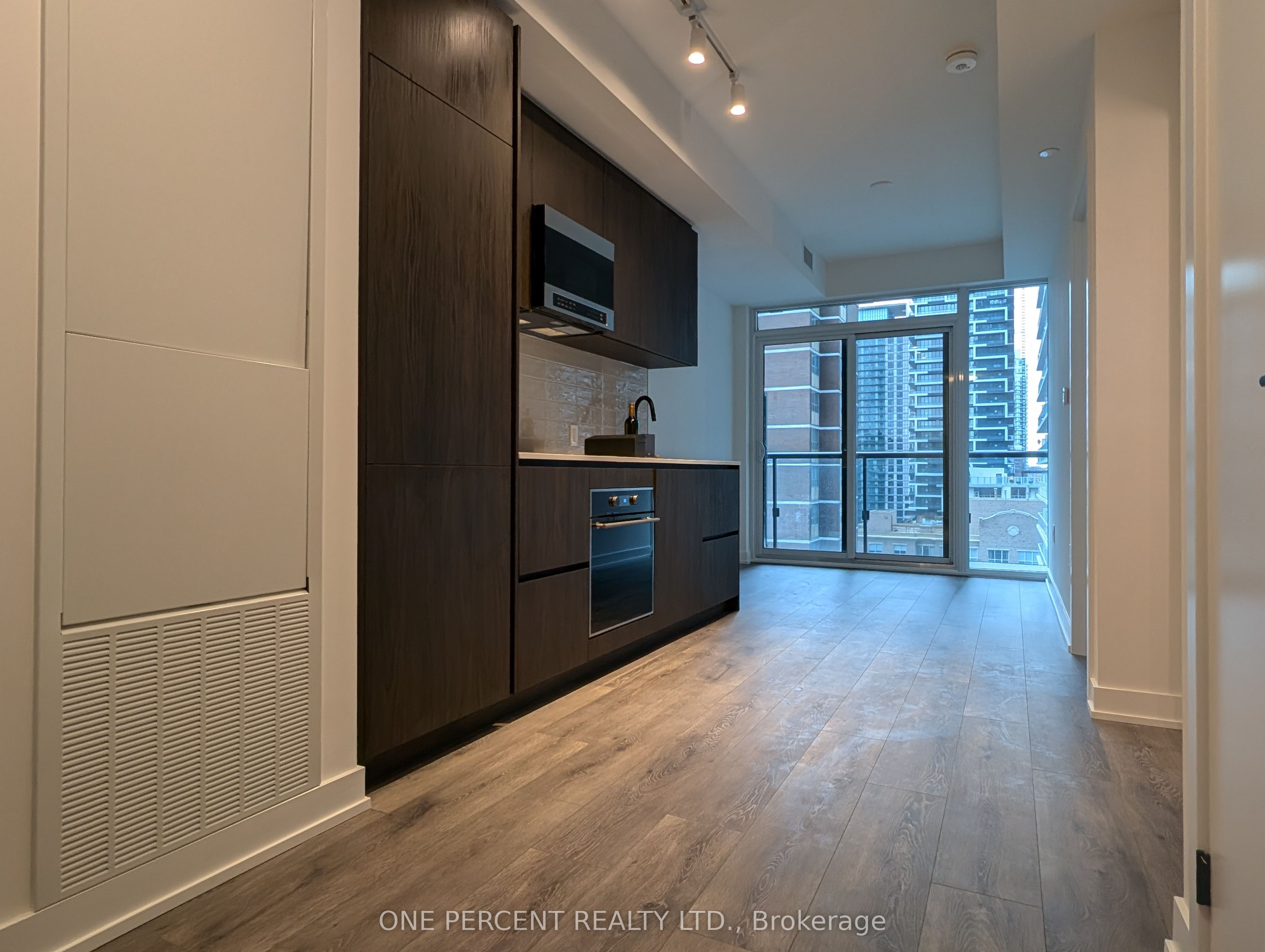 127 Broadway Avenue 1104, Toronto, ON M4P 1V4 photo 3