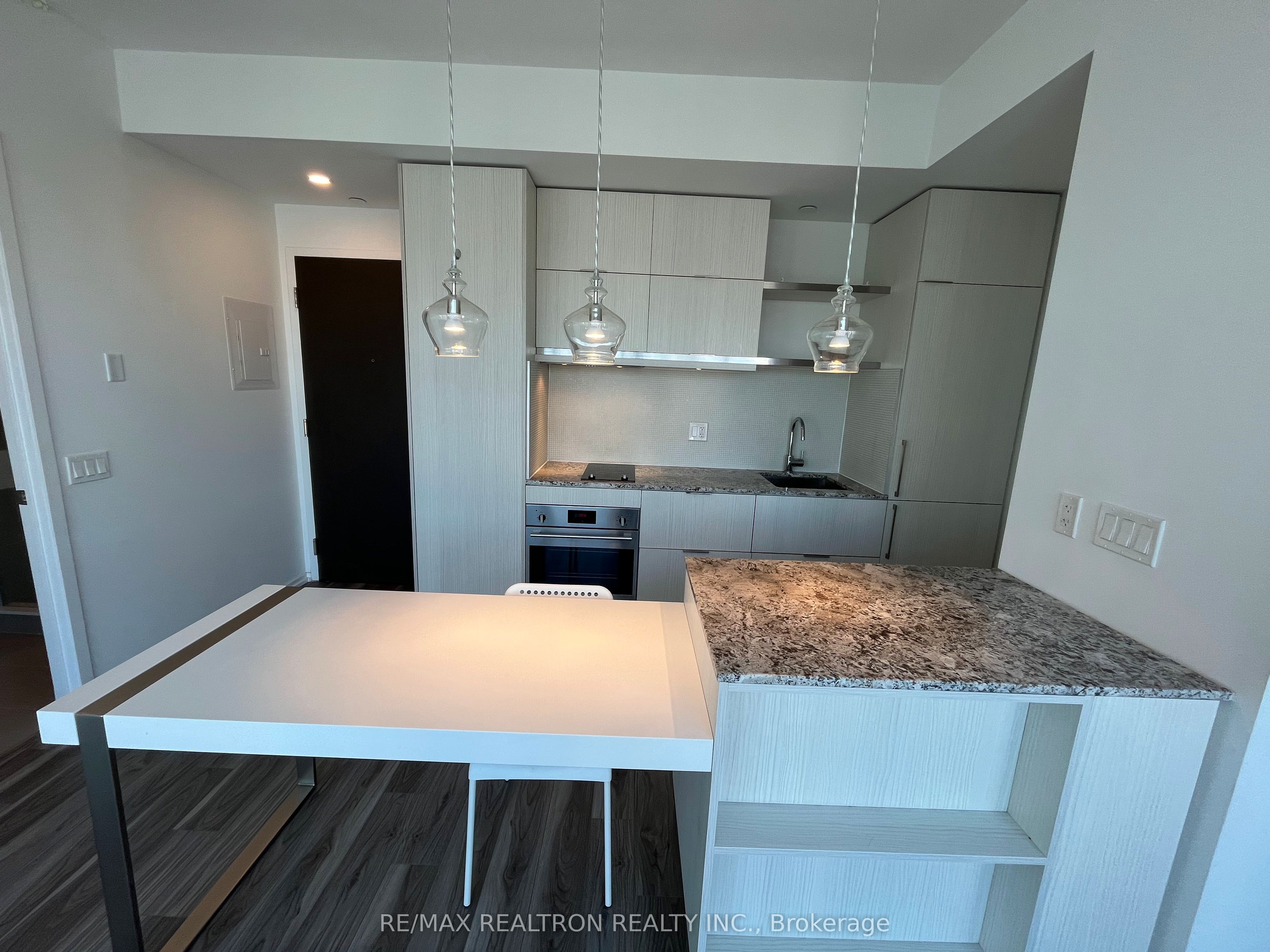 197 Yonge Street 3113, Toronto, ON M5B 0C1 photo 3