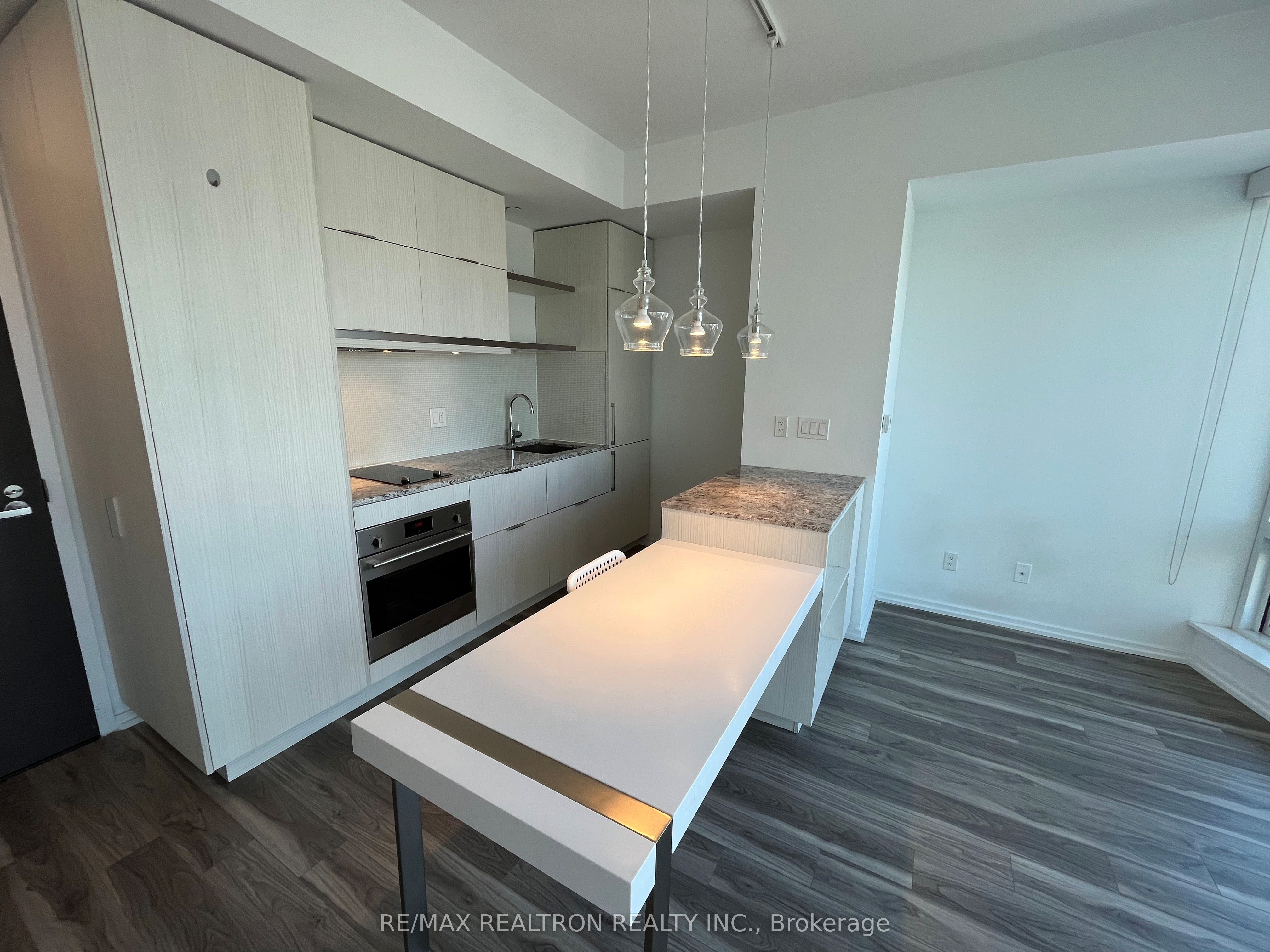 197 Yonge Street 3113, Toronto, ON M5B 0C1 photo 4