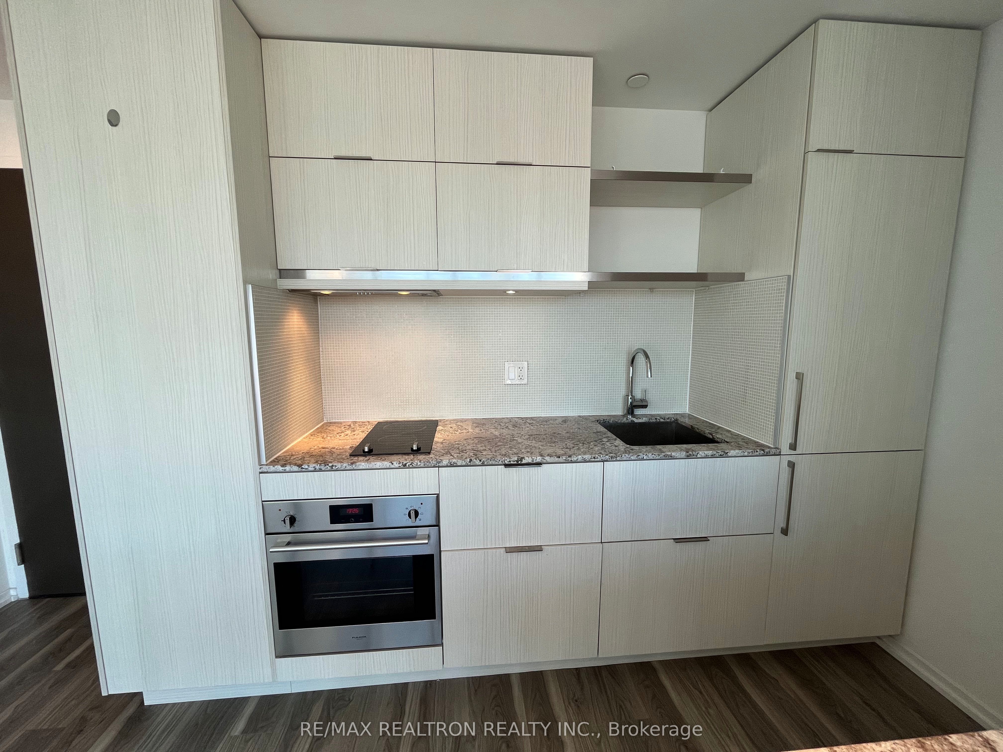 197 Yonge Street 3113, Toronto, ON M5B 0C1 photo 5