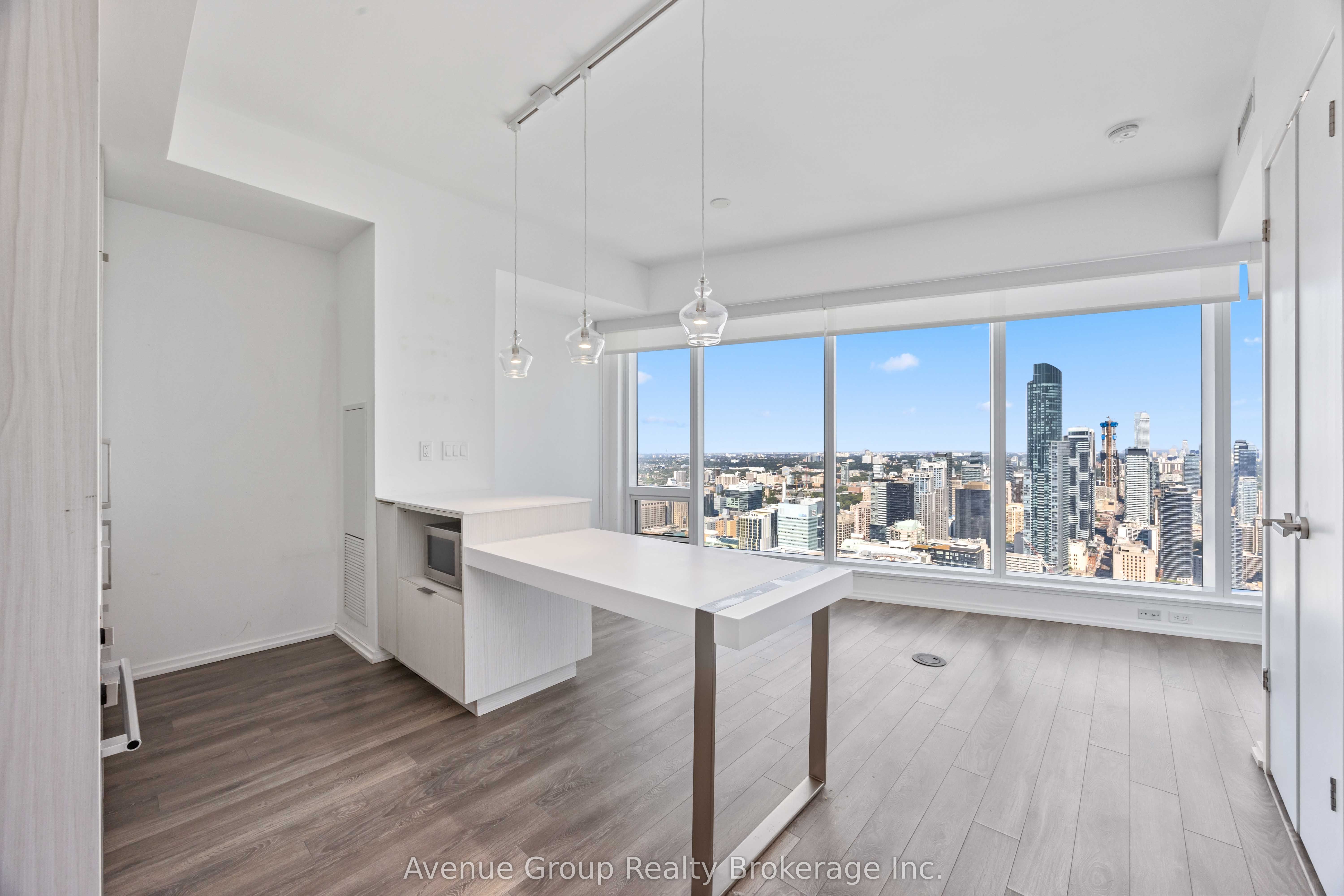 197 Yonge Street 5713, Toronto, ON M5B 0C1