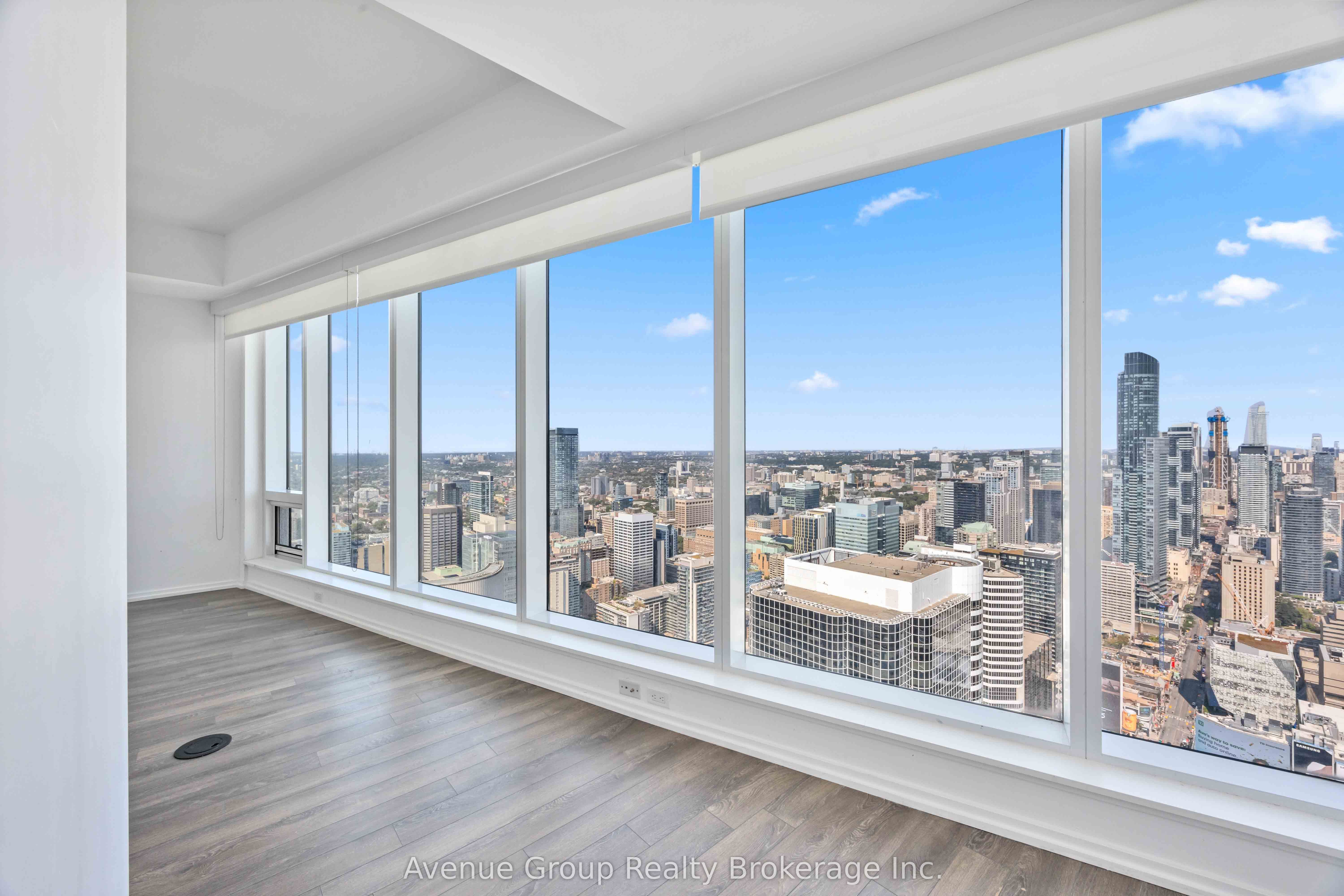 197 Yonge Street 5713, Toronto, ON M5B 0C1 photo 2