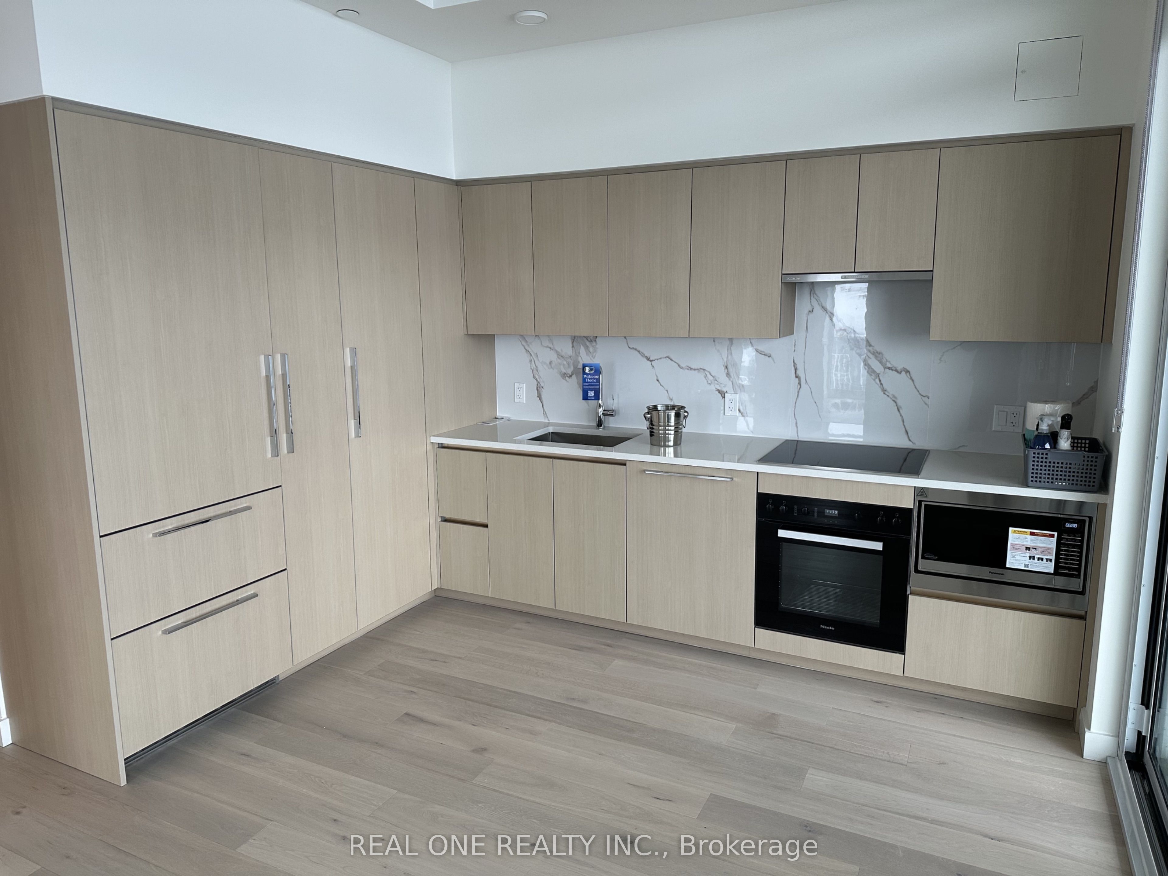 1 Concord City Place Way 6905, Toronto, ON M5V 0X4 photo 3