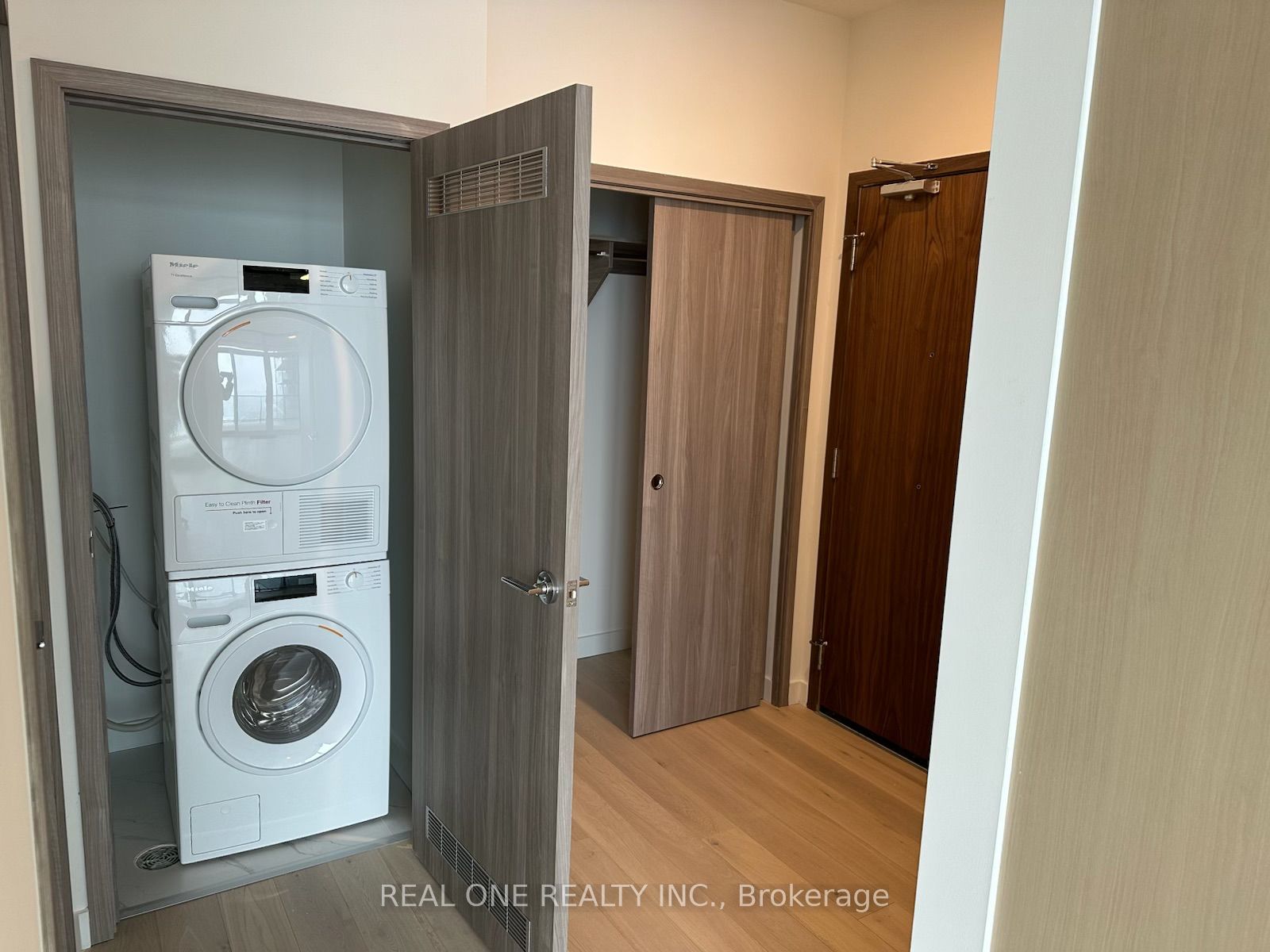 1 Concord City Place Way 6905, Toronto, ON M5V 0X4 photo 4