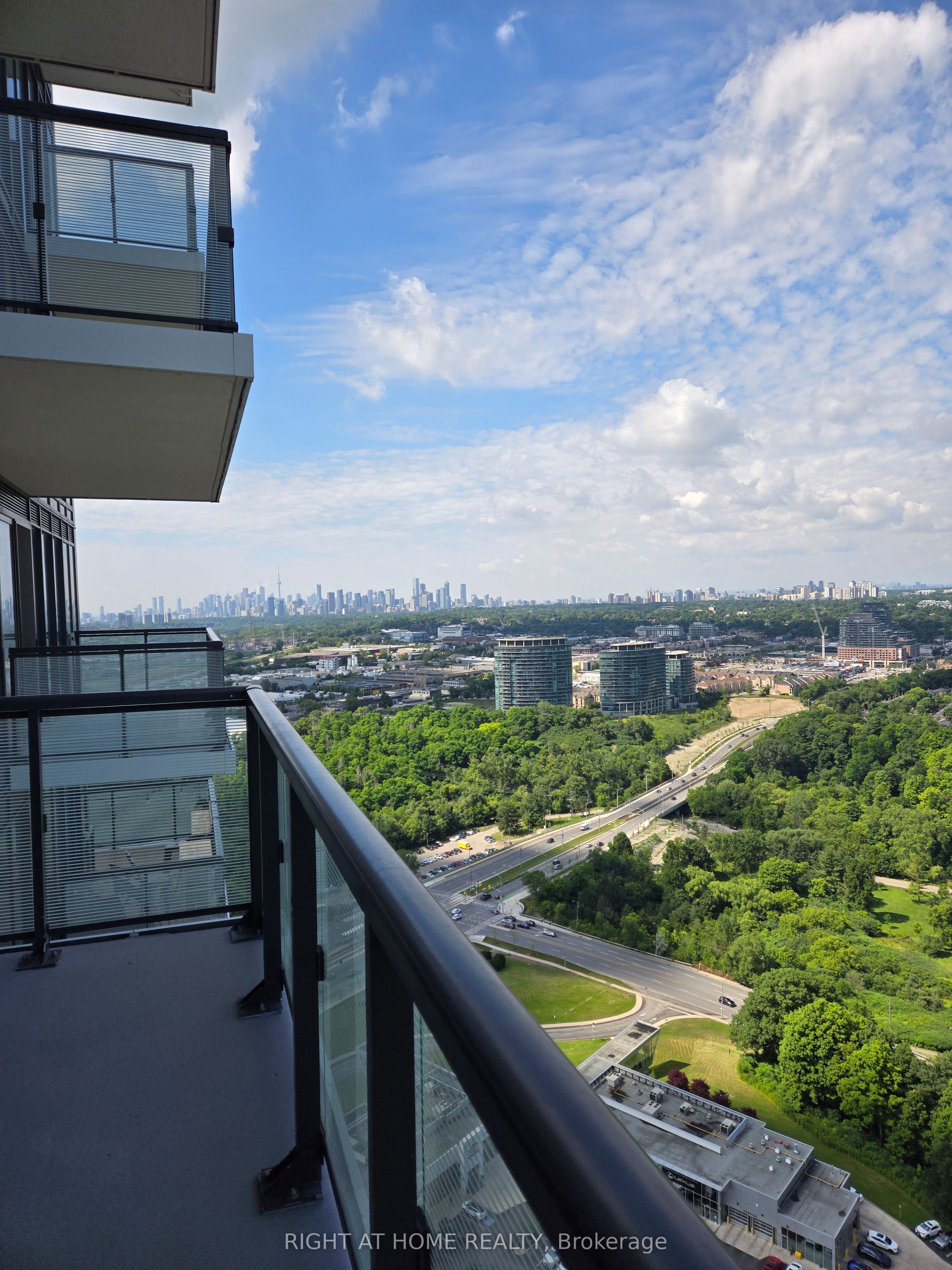 30 Inn on the Park Drive 3311, Toronto, ON M3C 0P7