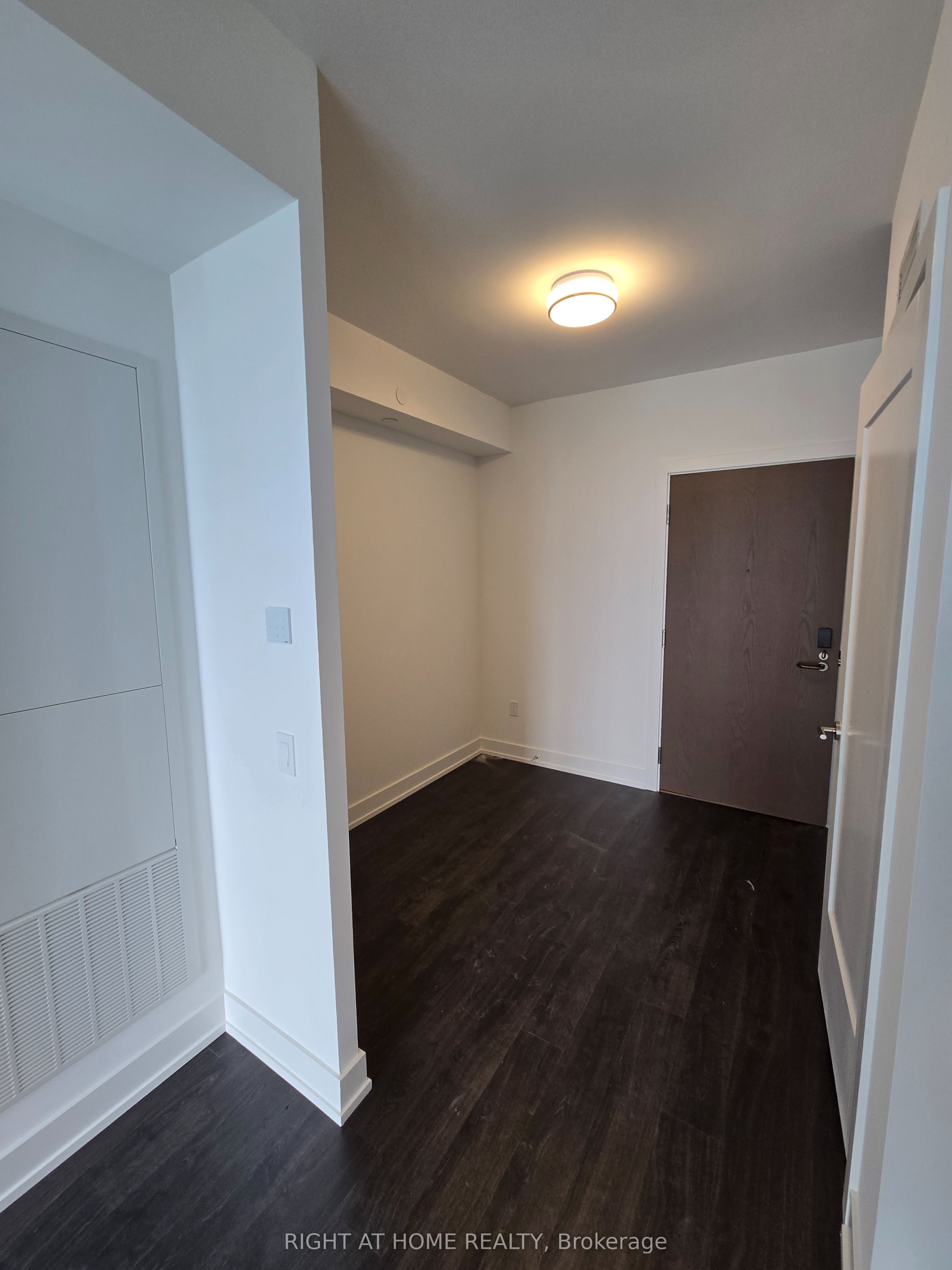 30 Inn on the Park Drive 3311, Toronto, ON M3C 0P7 photo 4