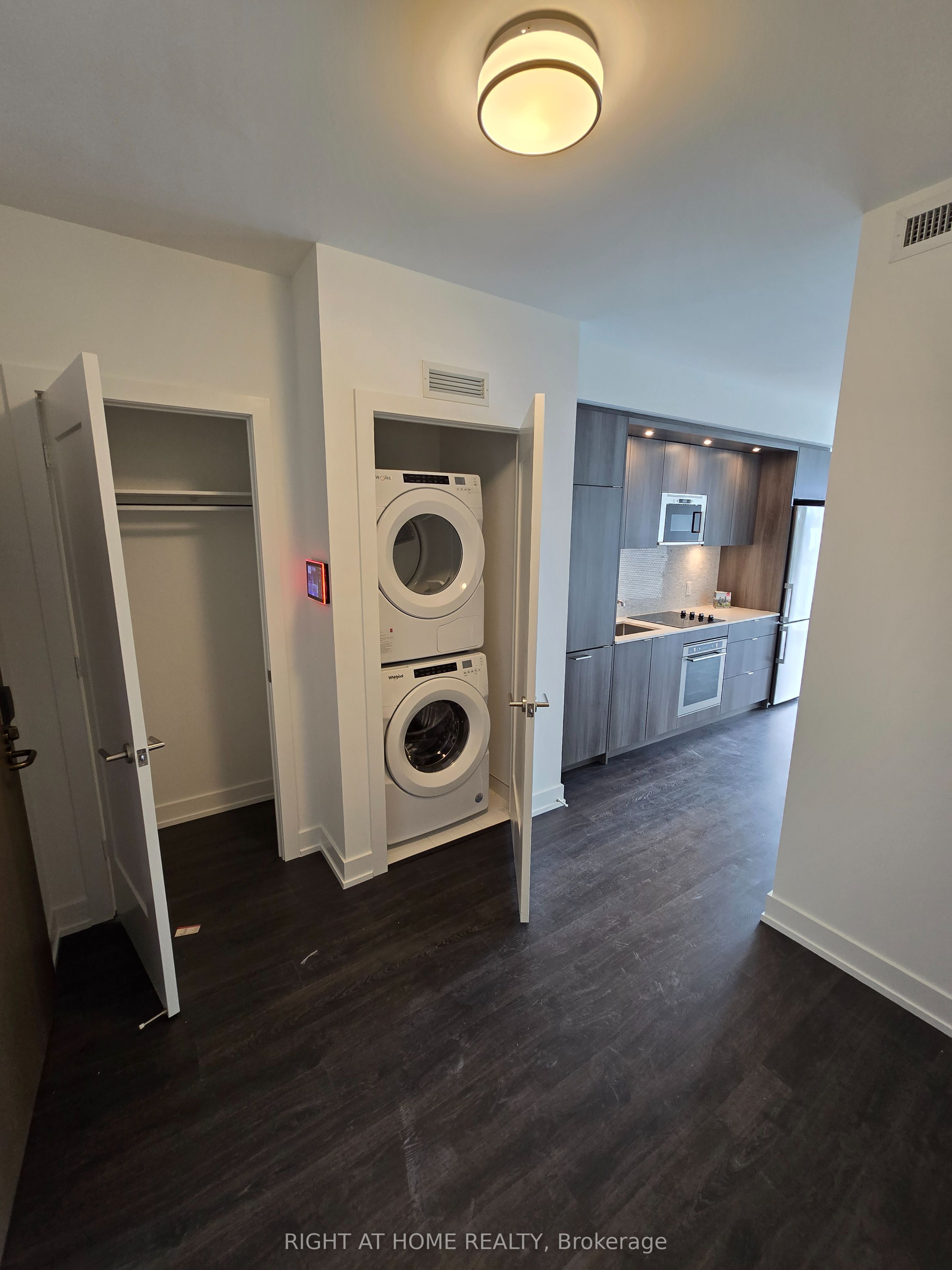 30 Inn on the Park Drive 3311, Toronto, ON M3C 0P7 photo 5