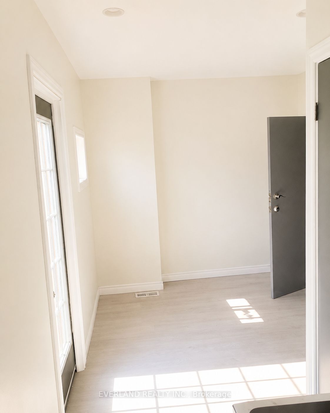 850 Bathurst Street 201, Toronto, ON M5R 3G1 photo 2