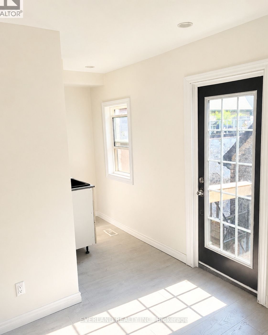 850 Bathurst Street 201, Toronto, ON M5R 3G1 photo 3