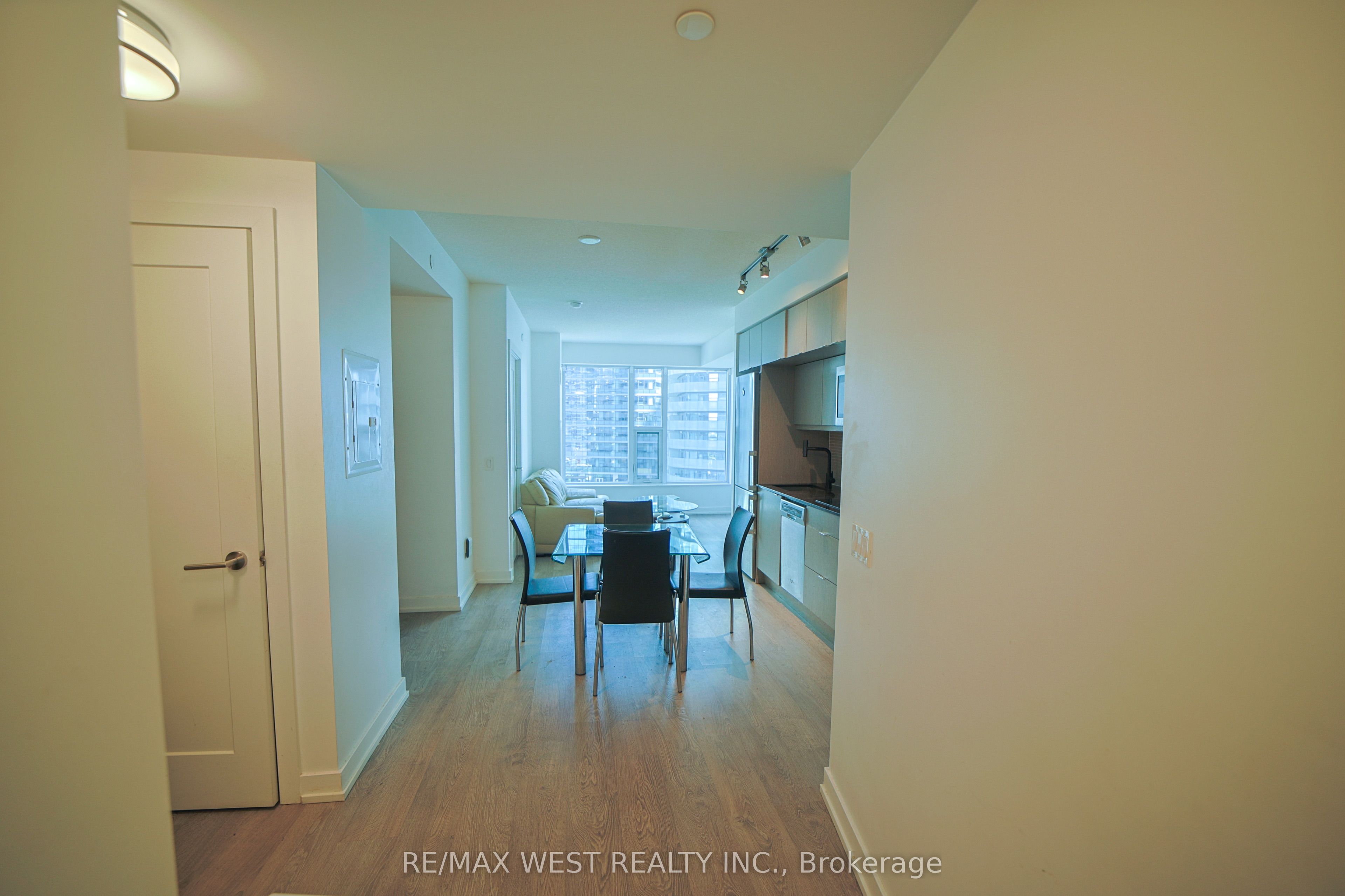 10 YORK Street 1101, Toronto, ON M5J 0E1 photo 3