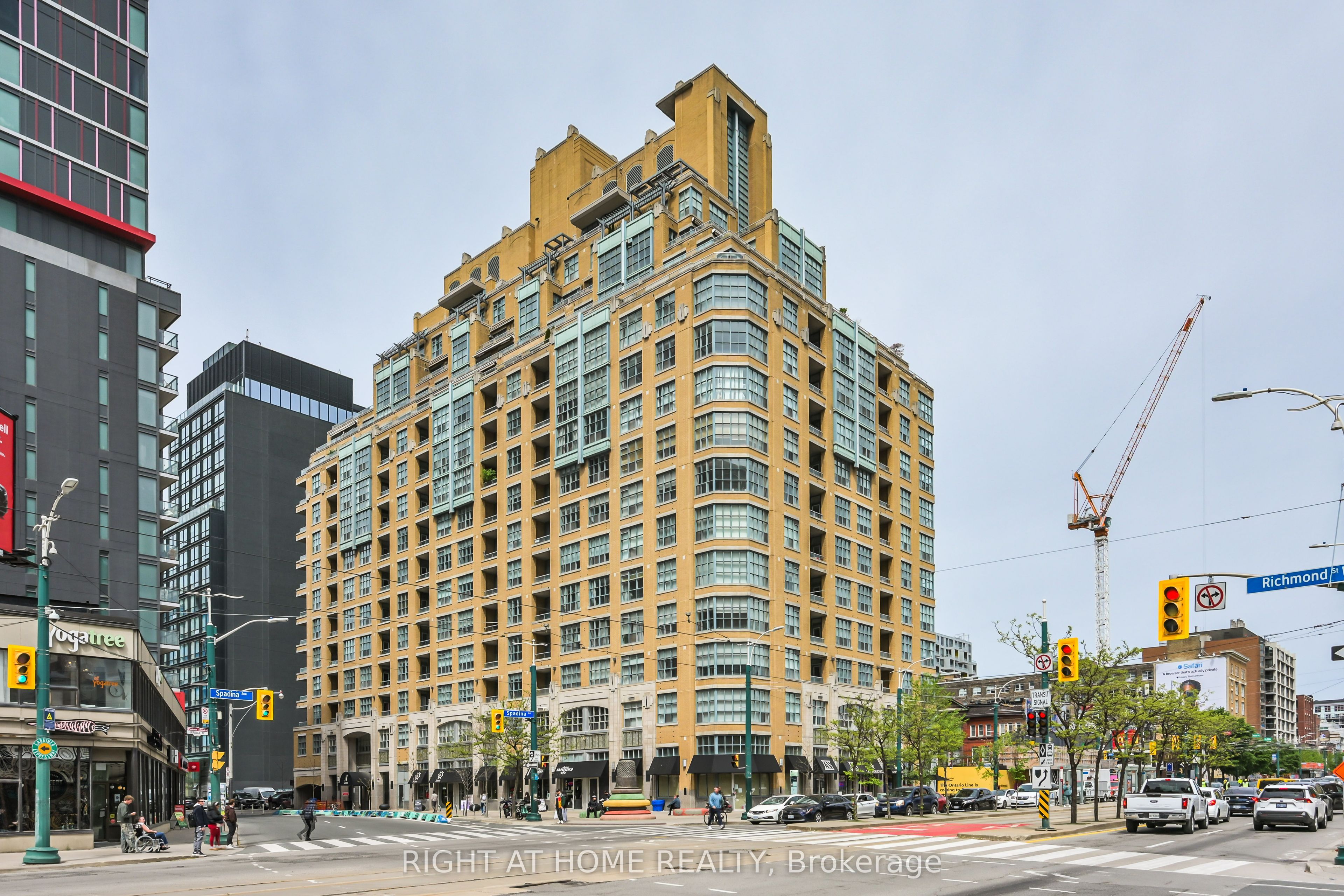 438 Richmond Street W 621, Toronto, ON M5V 3S6