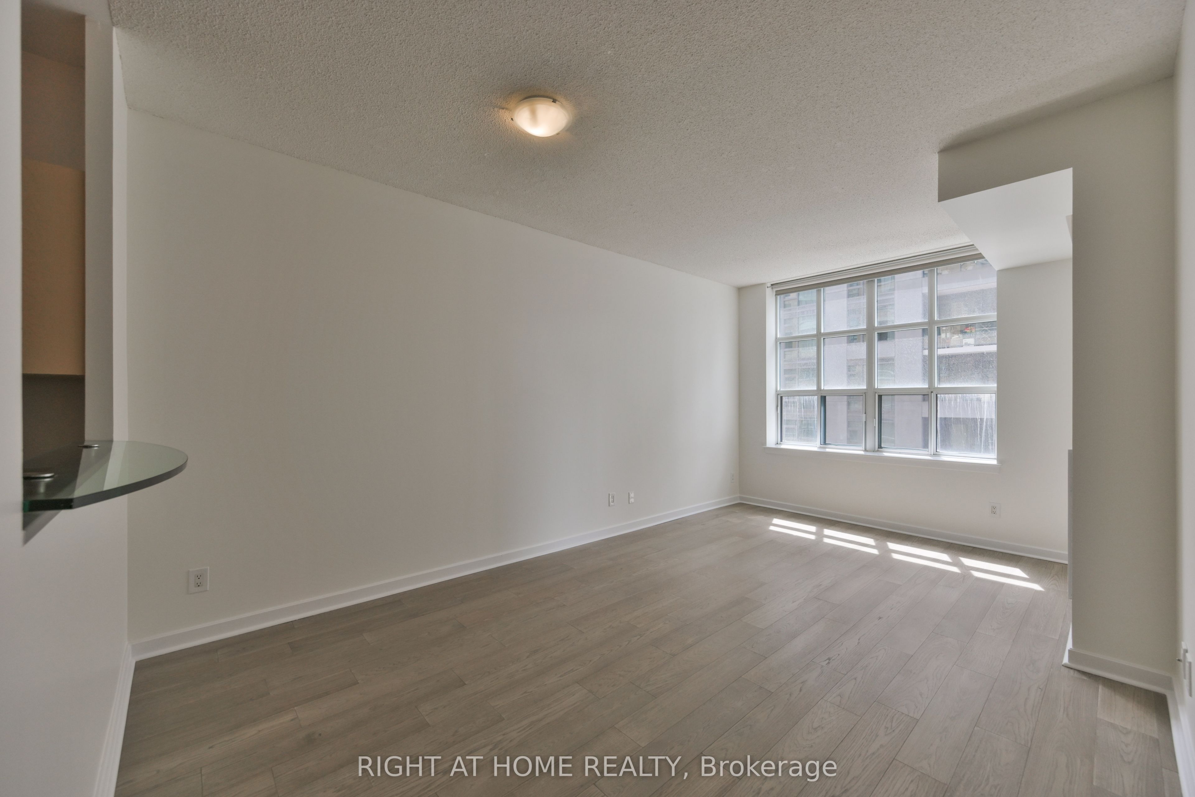 438 Richmond Street W 621, Toronto, ON M5V 3S6 photo 2