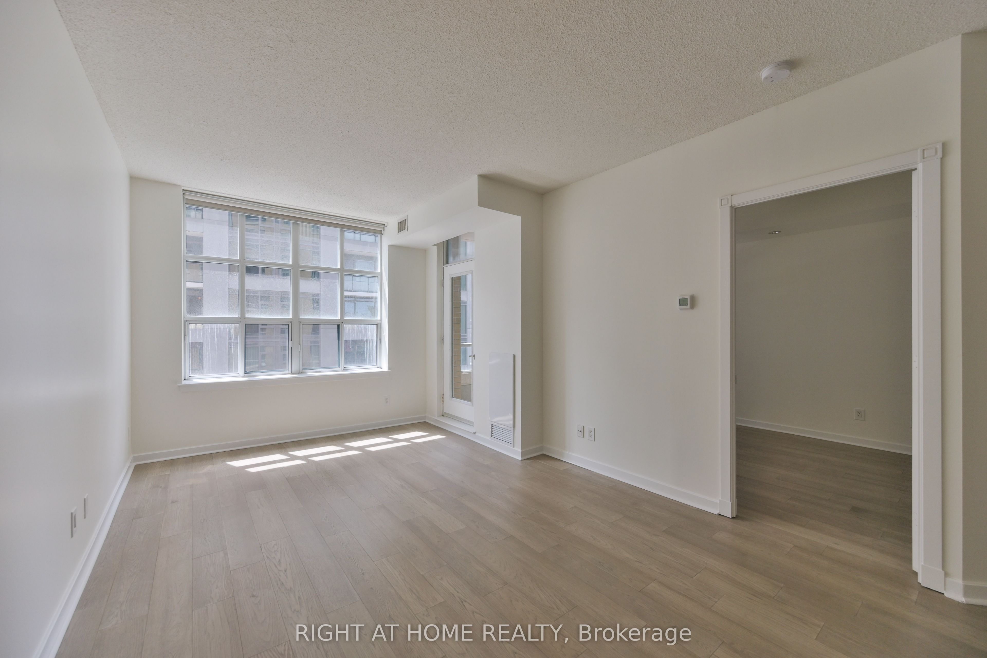438 Richmond Street W 621, Toronto, ON M5V 3S6 photo 3