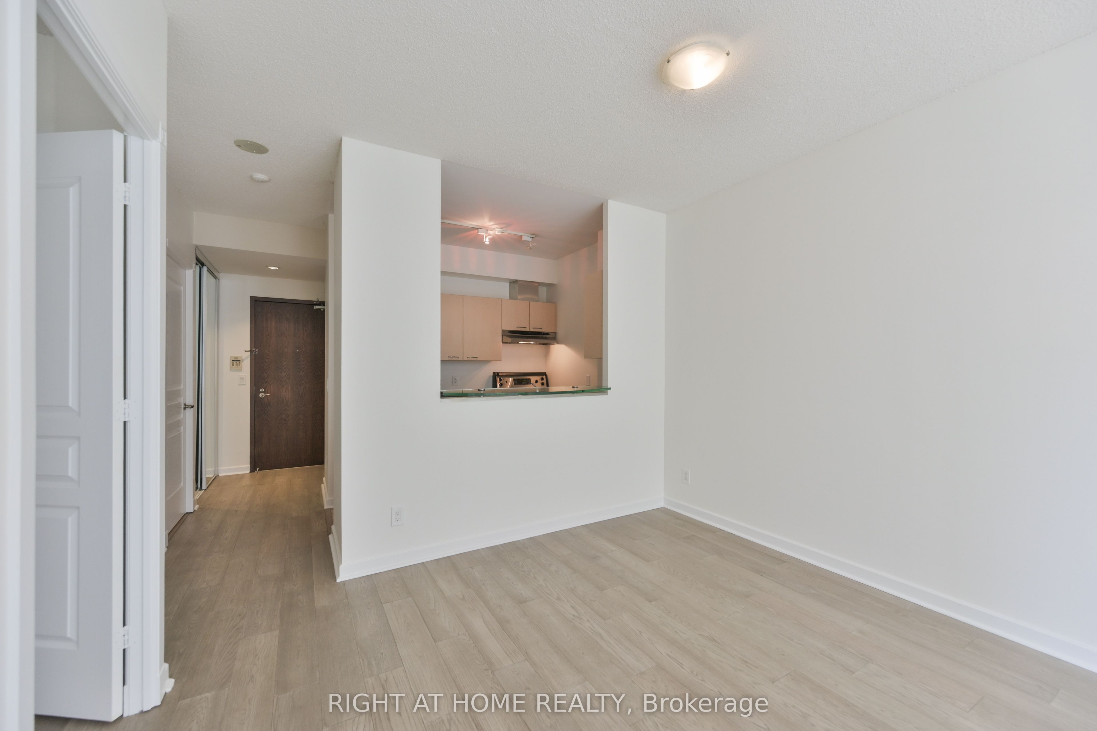 438 Richmond Street W 621, Toronto, ON M5V 3S6 photo 4