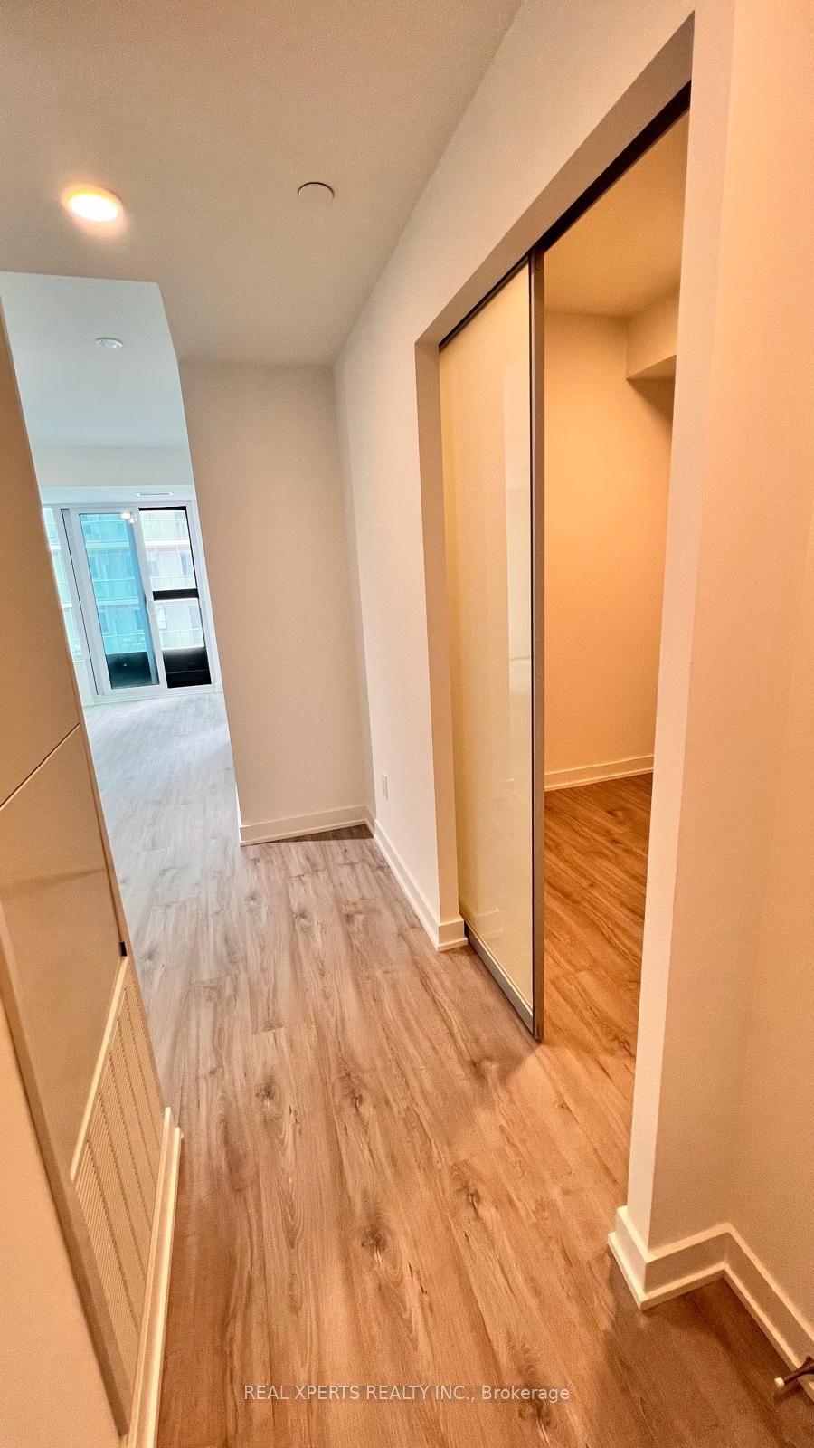 252 Church Street 2209, Toronto, ON M5B 0E6 photo 4
