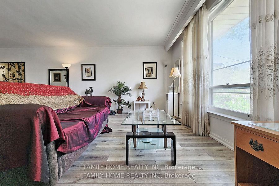 149 Steeles Avenue E, Toronto, ON M2M 3Y5 photo 5