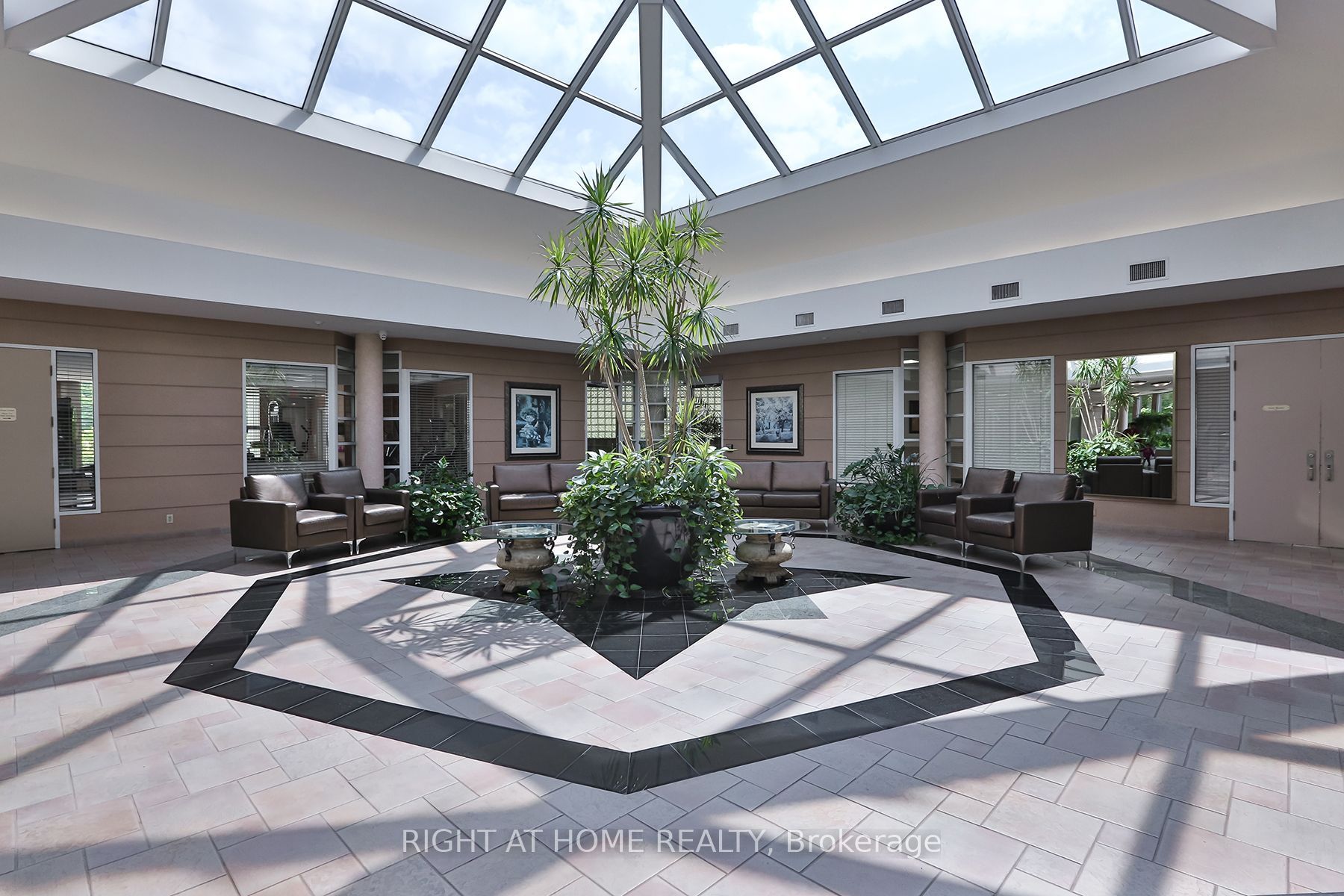 7 Concorde Place 2212, Toronto, ON M3C 3N4