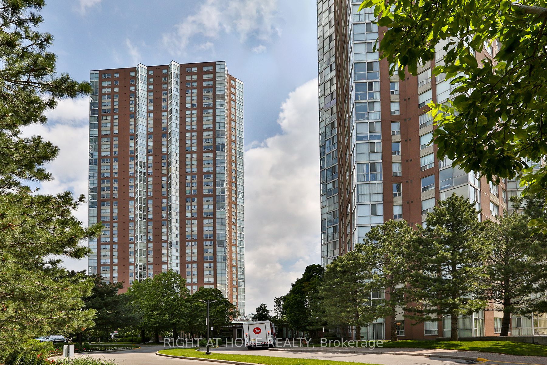 7 Concorde Place 2212, Toronto, ON M3C 3N4 photo 2