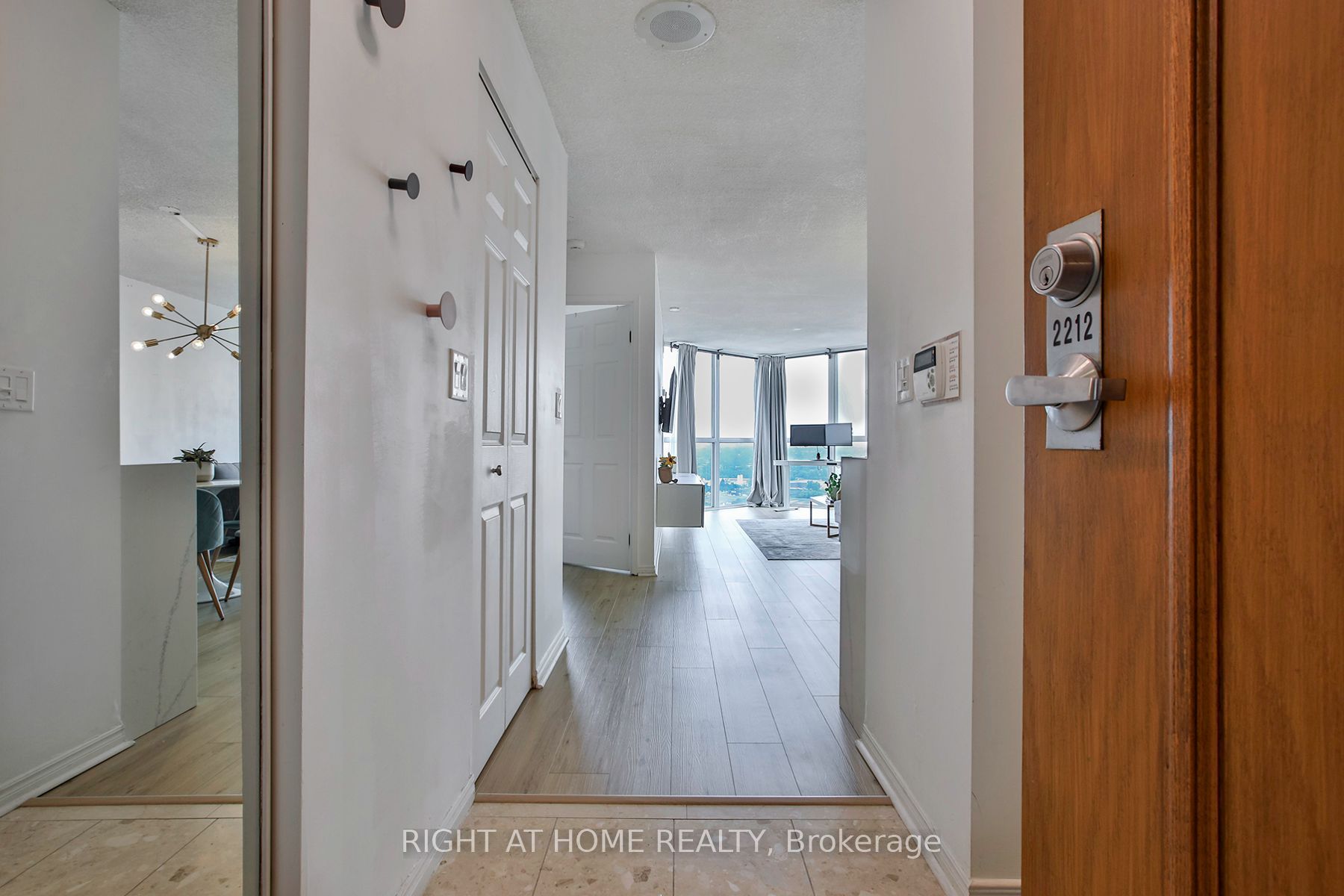 7 Concorde Place 2212, Toronto, ON M3C 3N4 photo 4