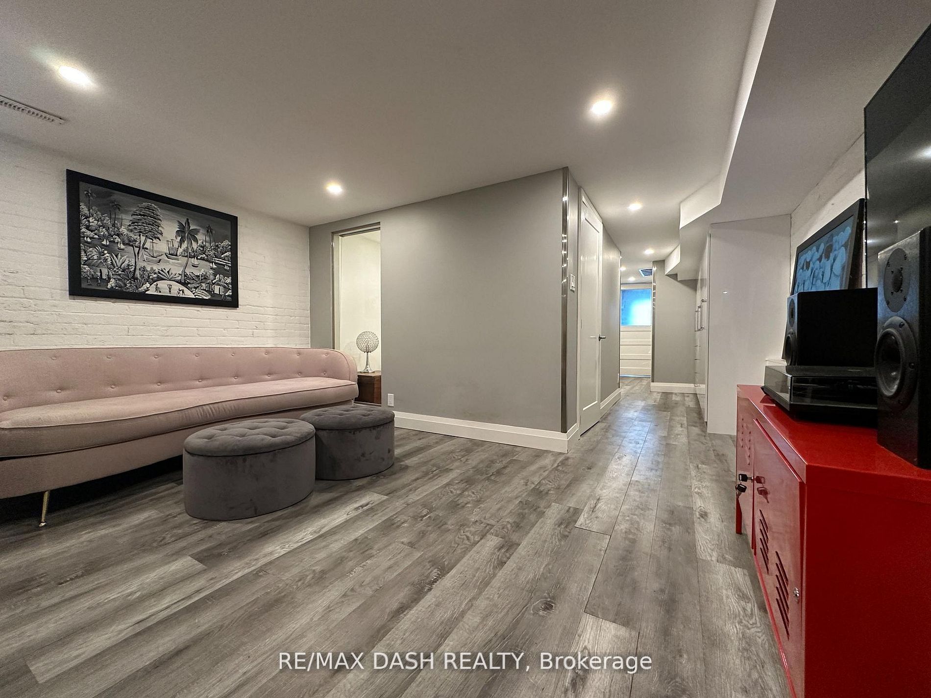 725 Palmerston Avenue W BSMT, Toronto, ON M6G 2P6 photo 2