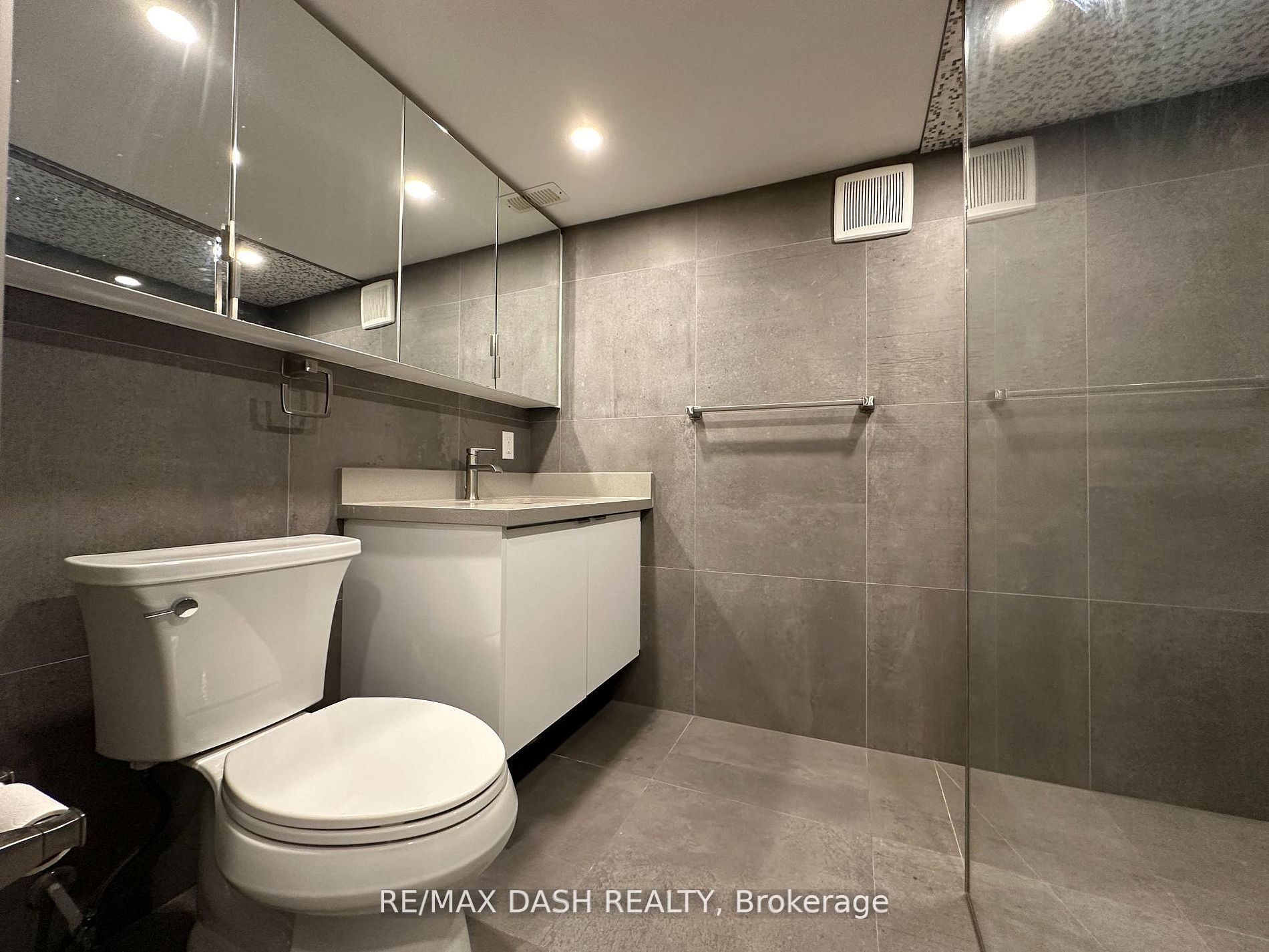 725 Palmerston Avenue W BSMT, Toronto, ON M6G 2P6 photo 5