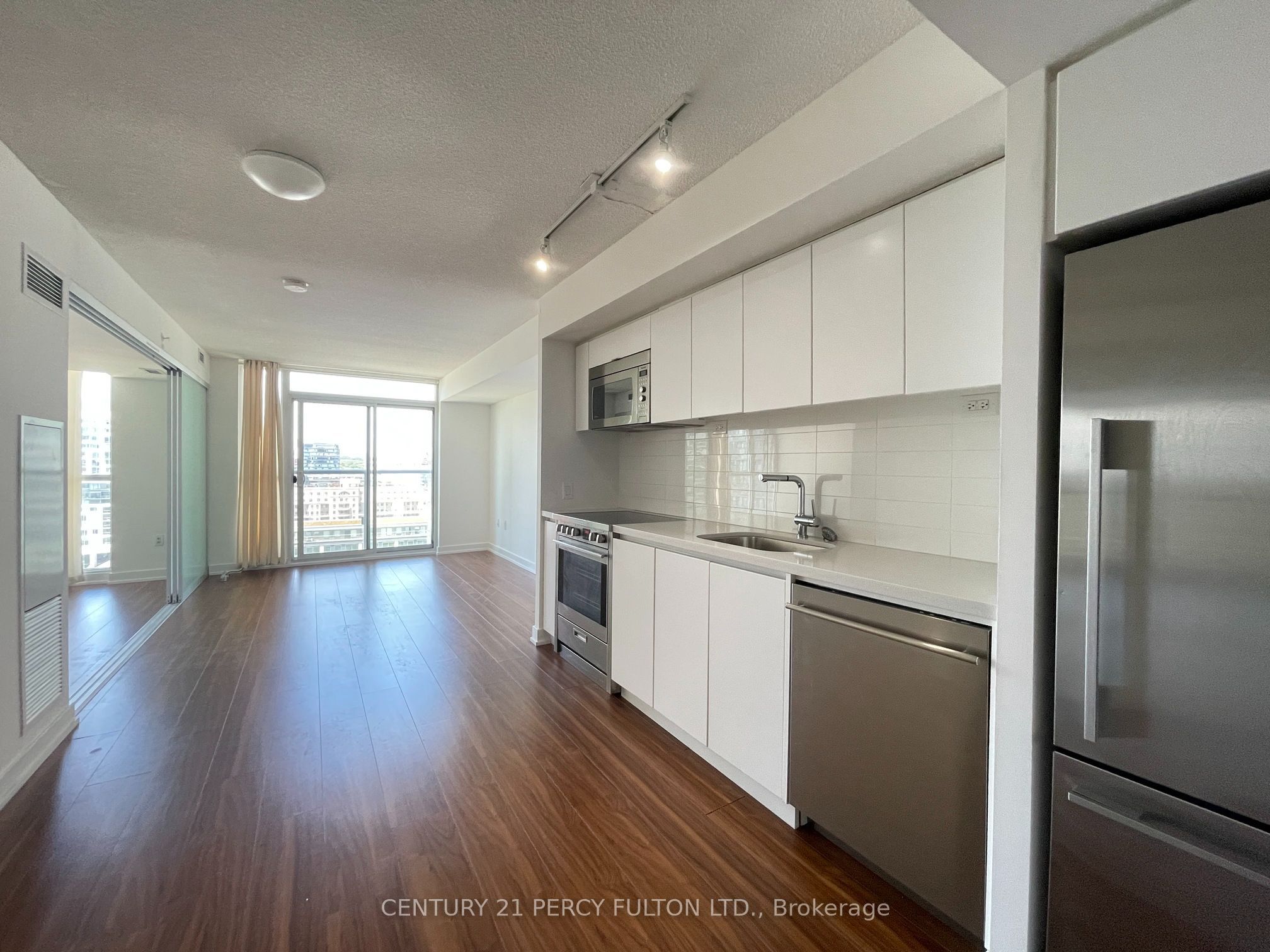 85 Queens Wharf Road 1811, Toronto, ON M5V 0J9 photo 2