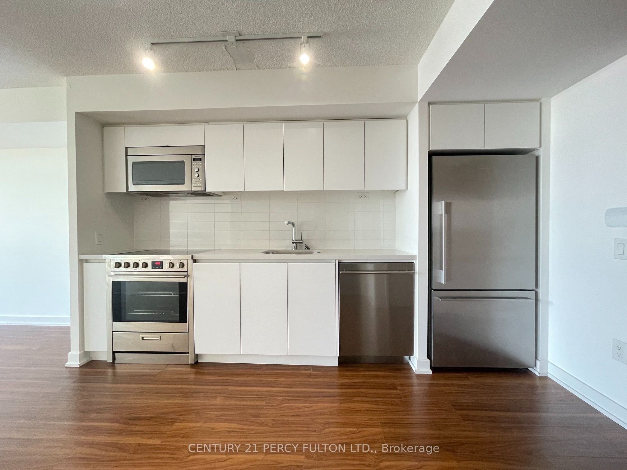 85 Queens Wharf Road 1811, Toronto, ON M5V 0J9 photo 3