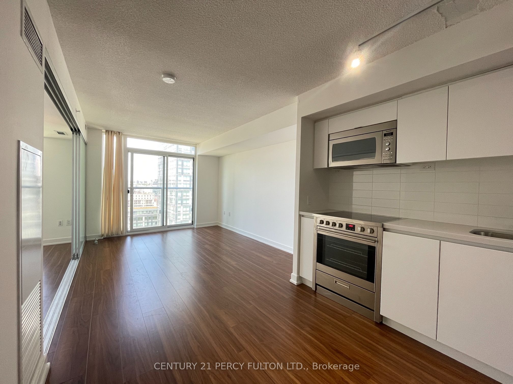 85 Queens Wharf Road 1811, Toronto, ON M5V 0J9 photo 4