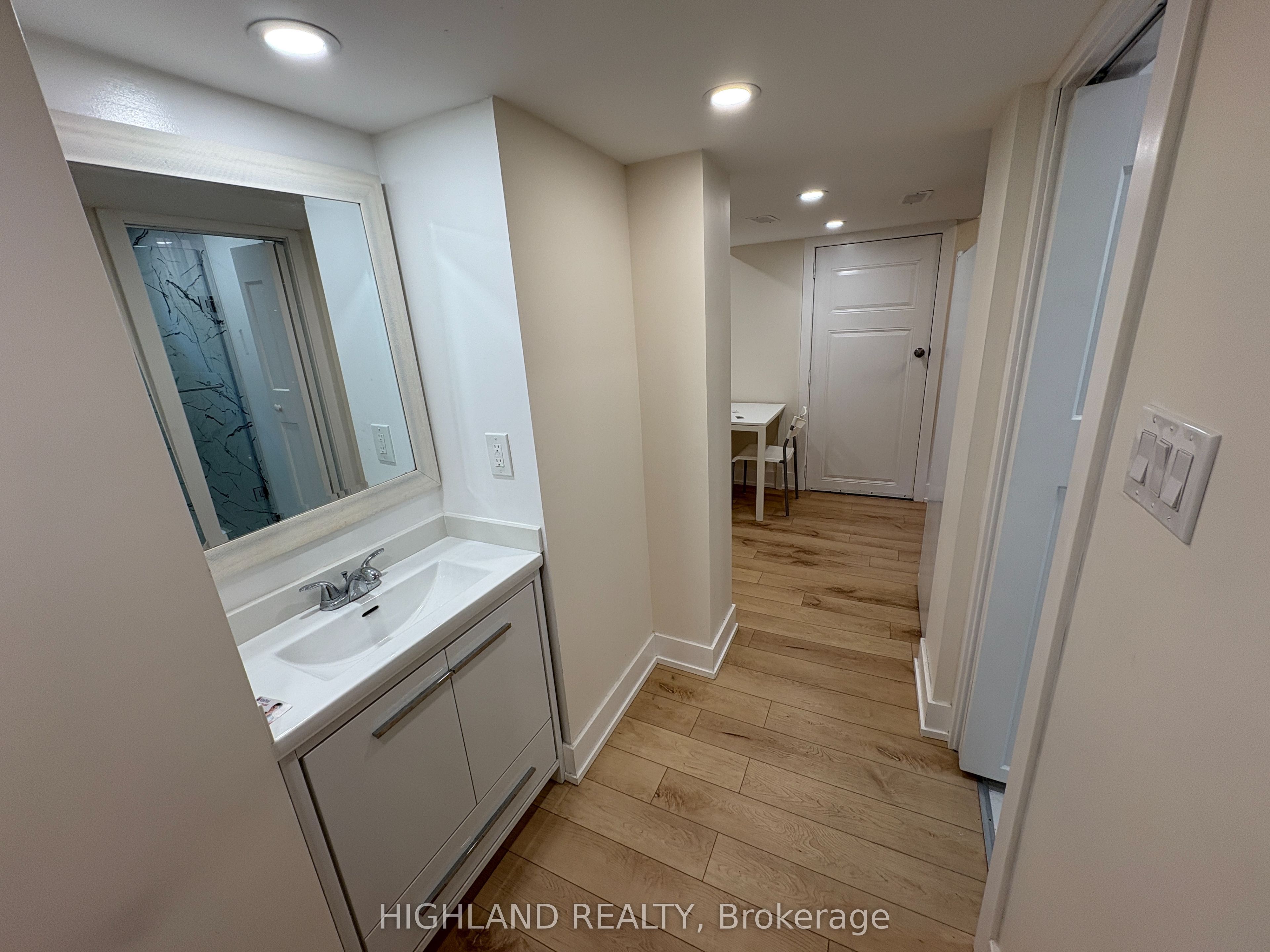 167 Churchill Avenue Basement, Toronto, ON M2N 1Z3 photo 4