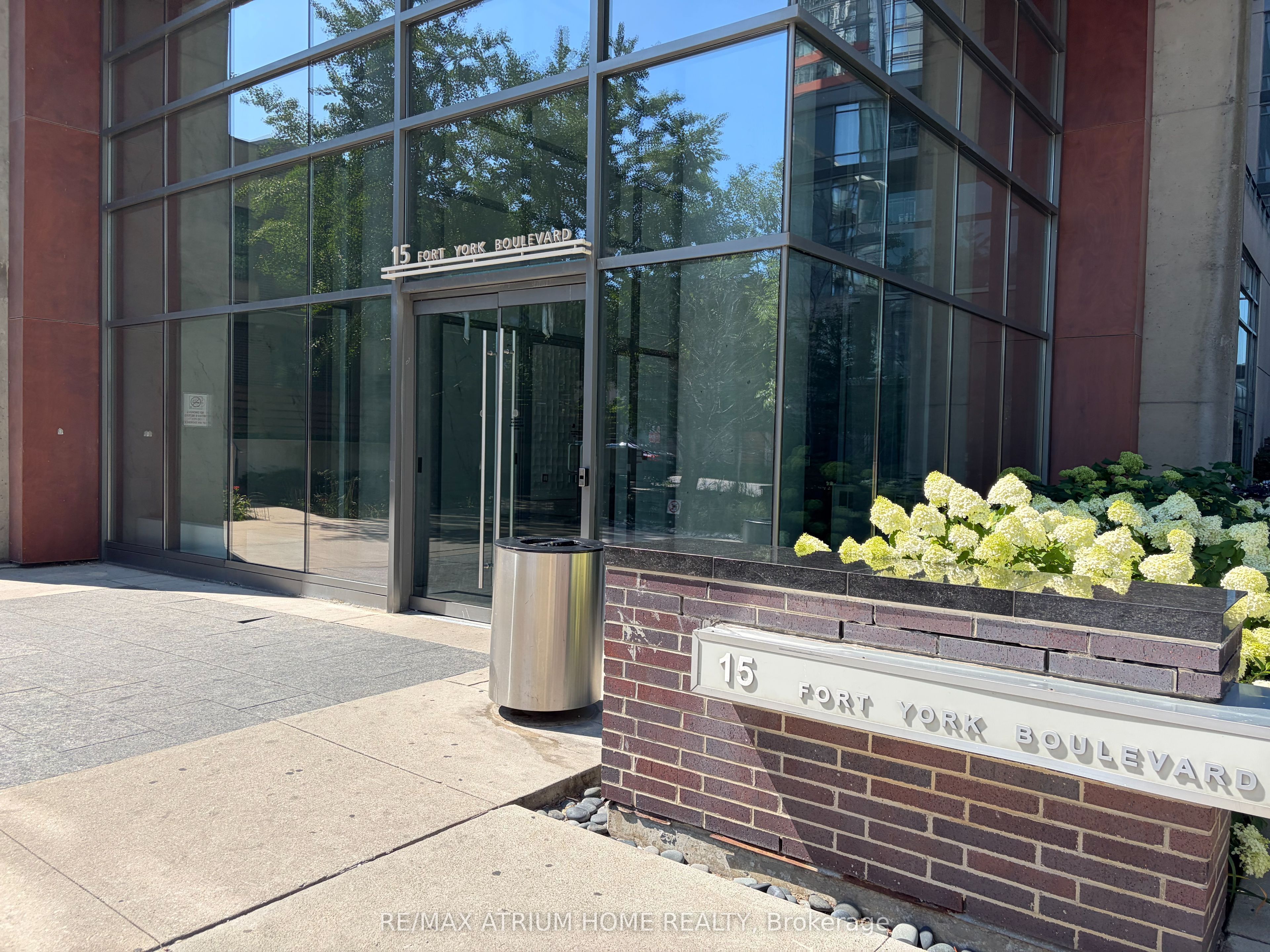 15 Fort York Boulevard #609, Toronto, ON M5V 3Y4 photo 3