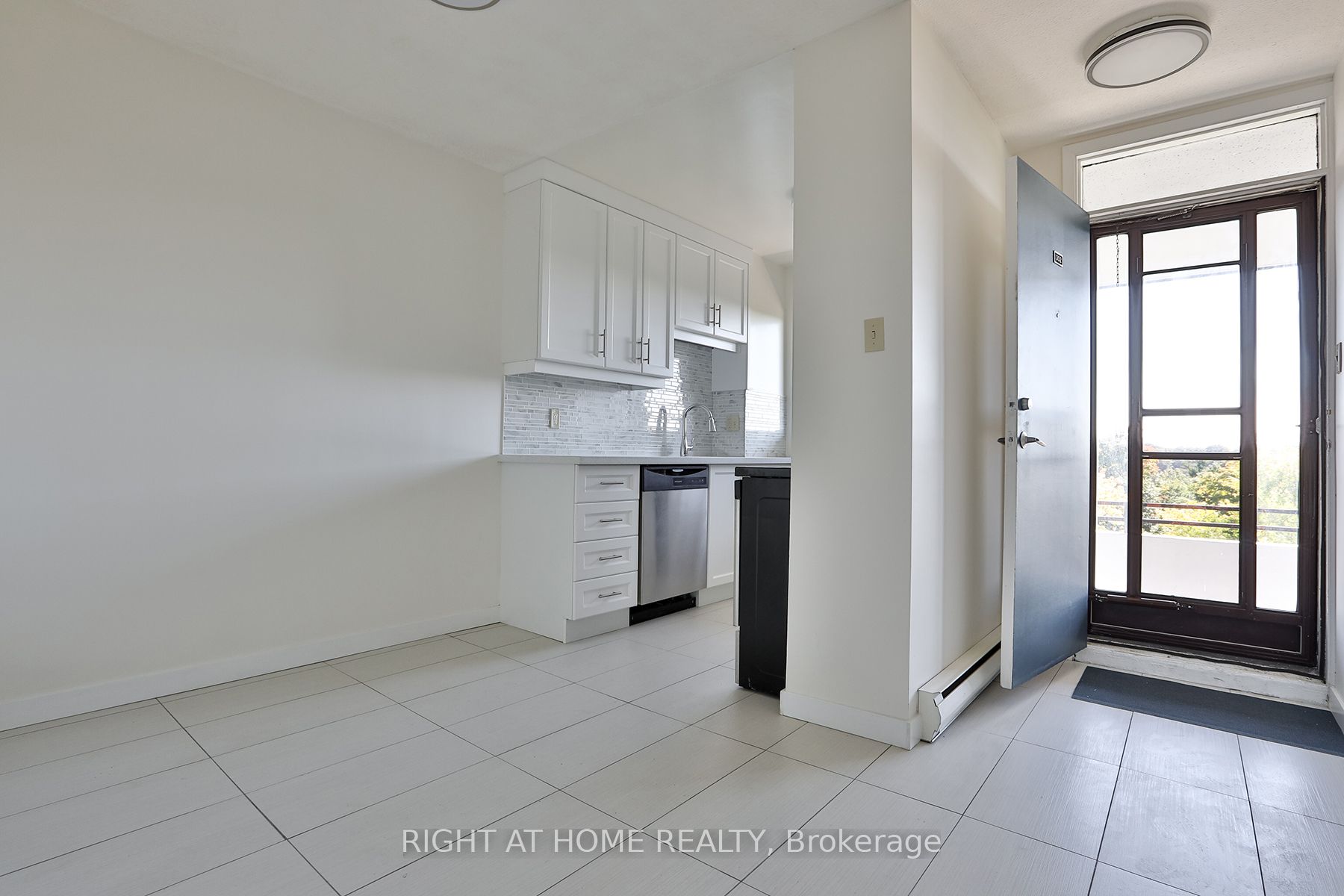 35 Sunny Glenway 302, Toronto, ON M3C 2Z5 photo 4