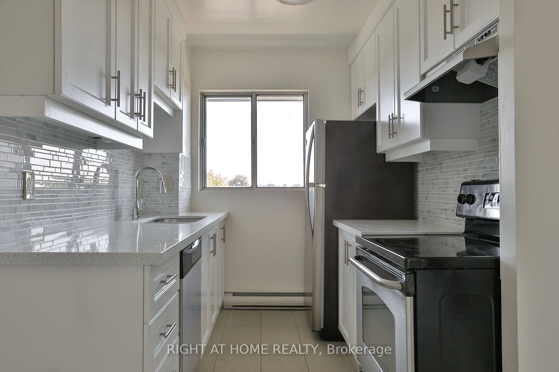35 Sunny Glenway 302, Toronto, ON M3C 2Z5 photo 5