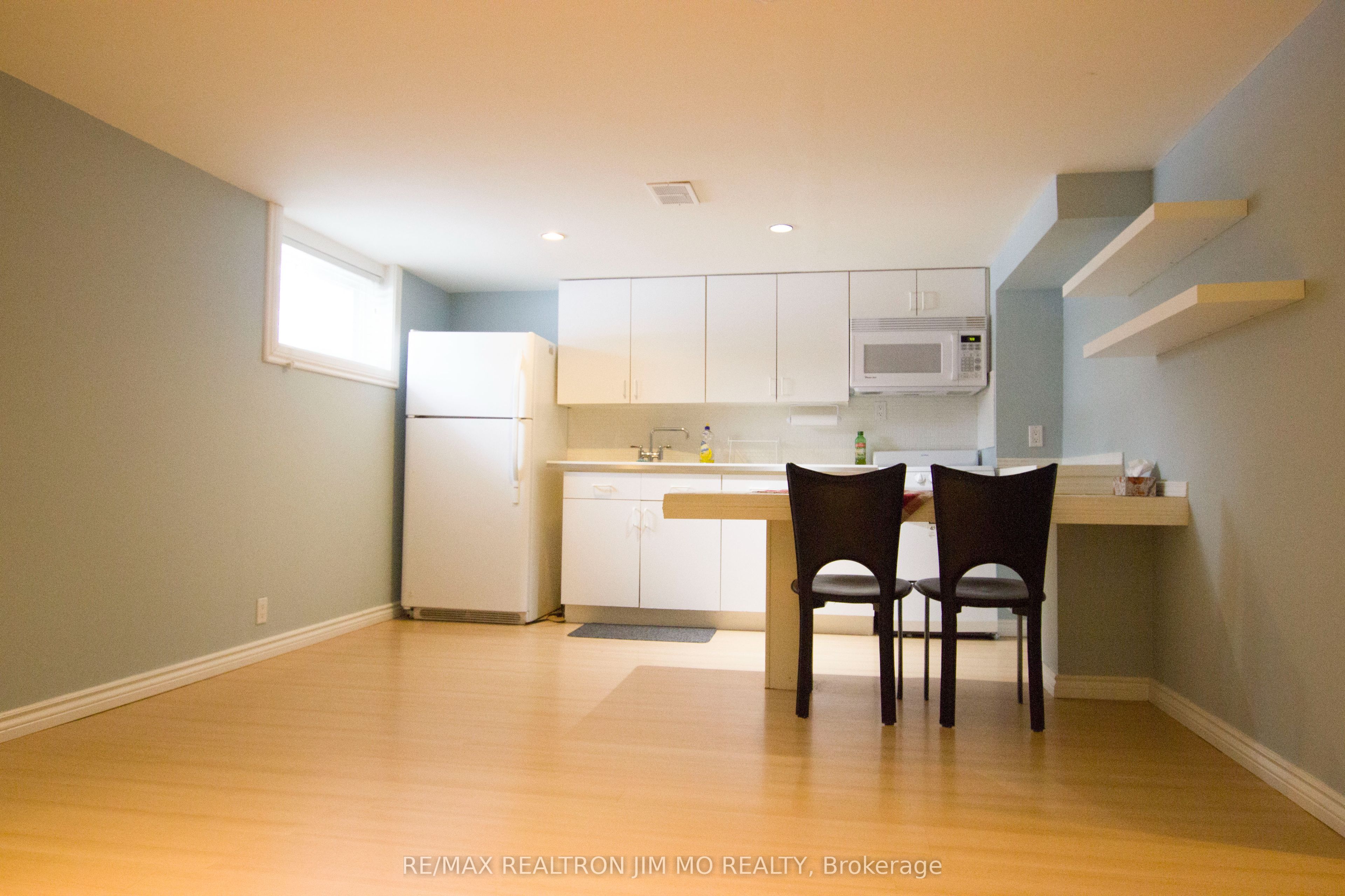 192 Maxome Avenue, Toronto, ON M2M 3L2