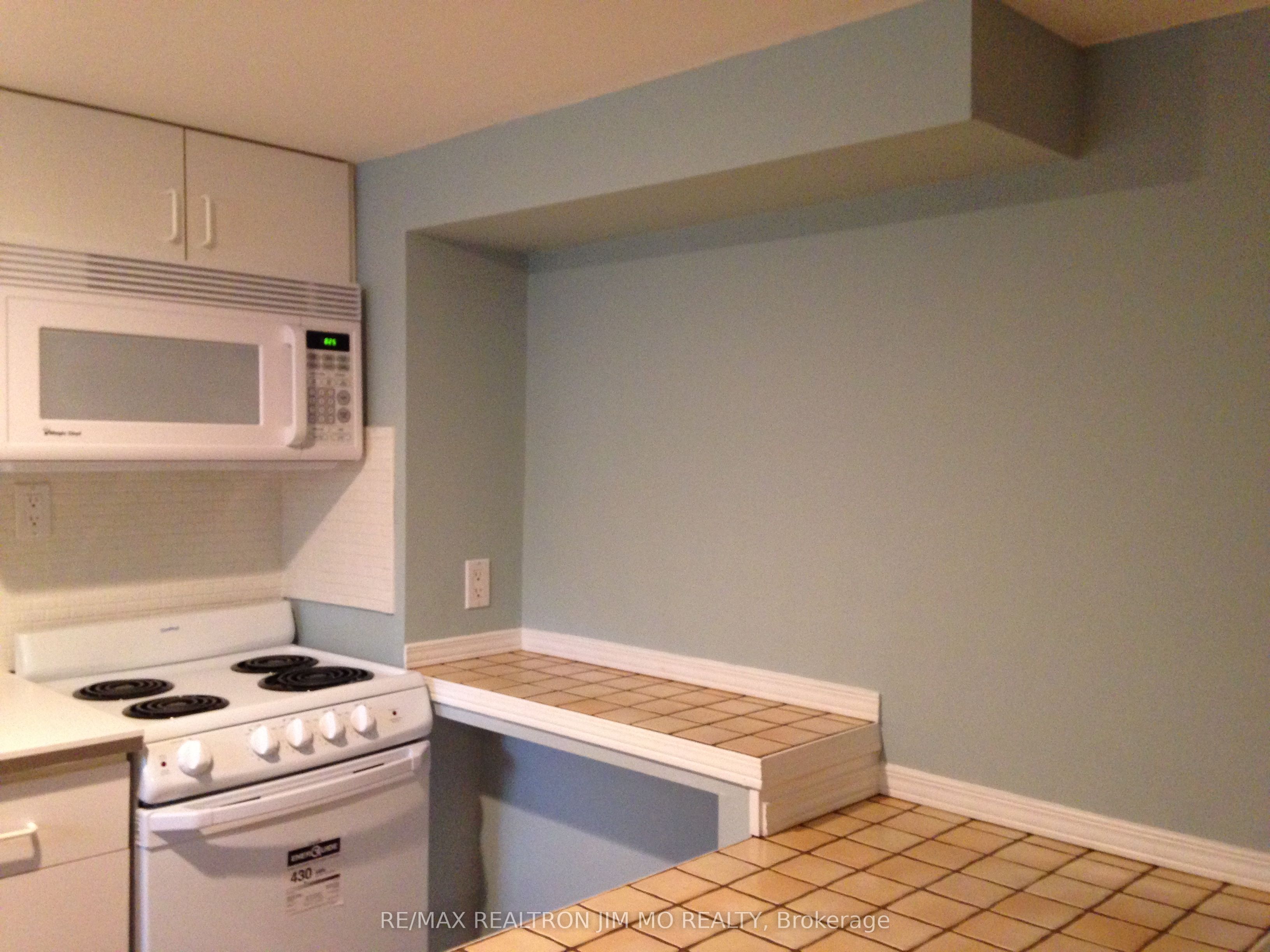192 Maxome Avenue, Toronto, ON M2M 3L2 photo 2