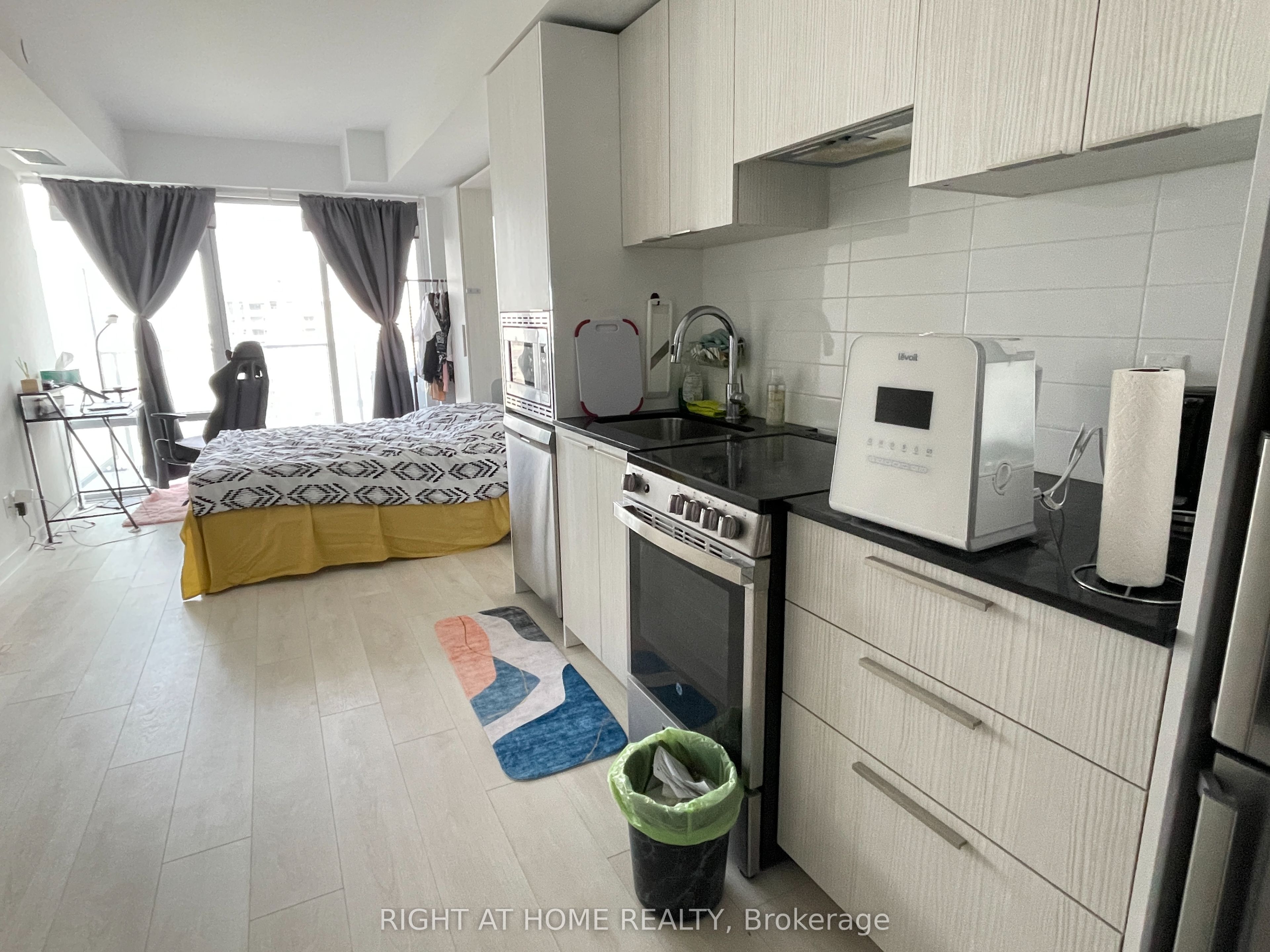 501 Yonge Street 2206, Toronto, ON M4Y 0G8 photo 2